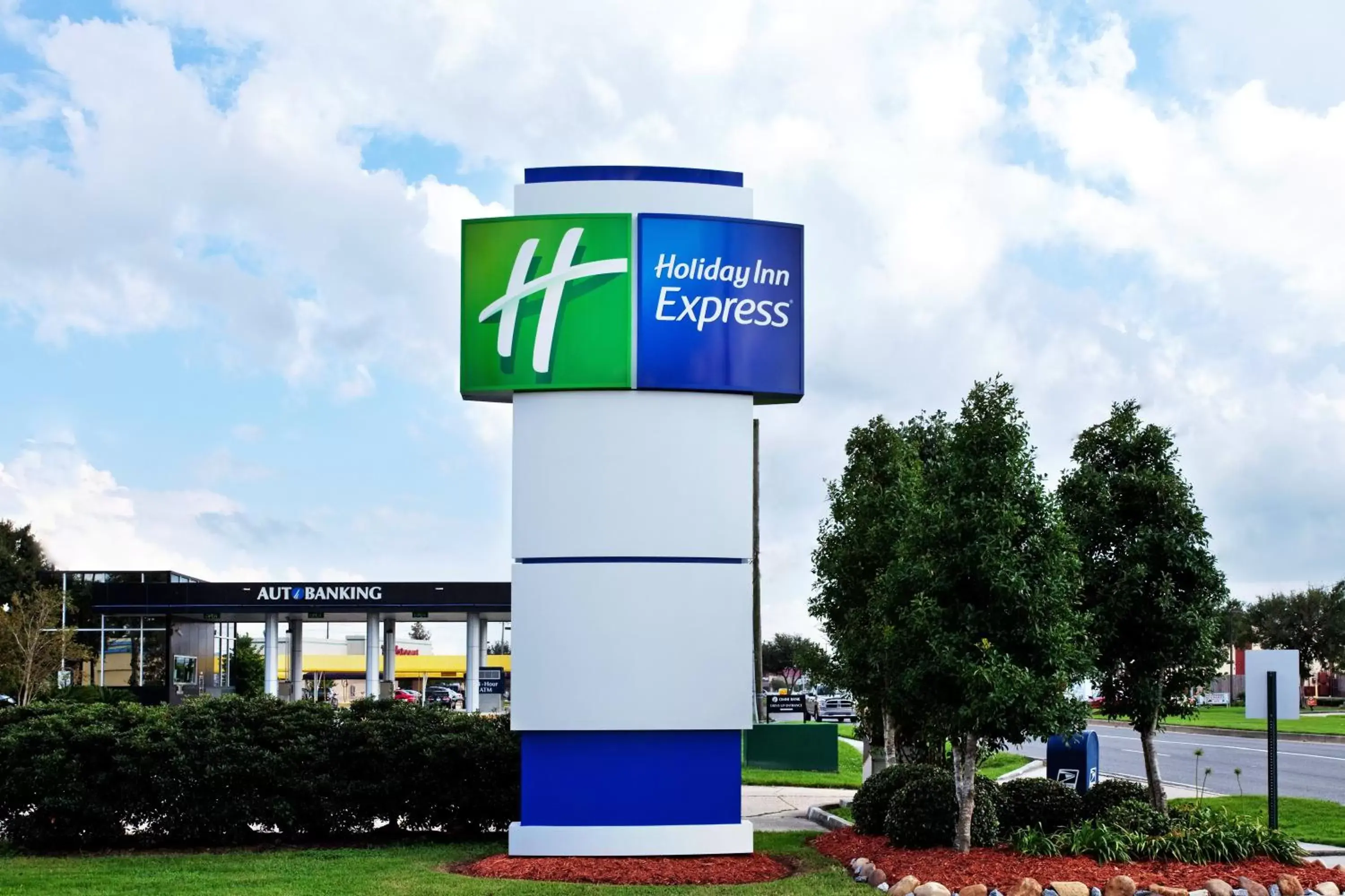 Property Building in Holiday Inn Express Harvey-Marrero, an IHG Hotel