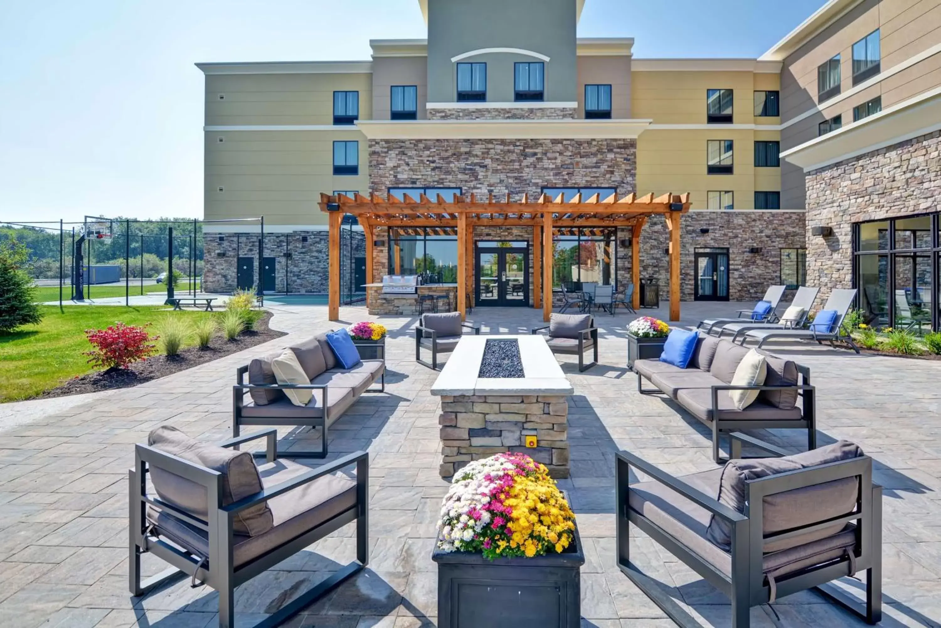 Patio in Homewood Suites By Hilton New Hartford Utica