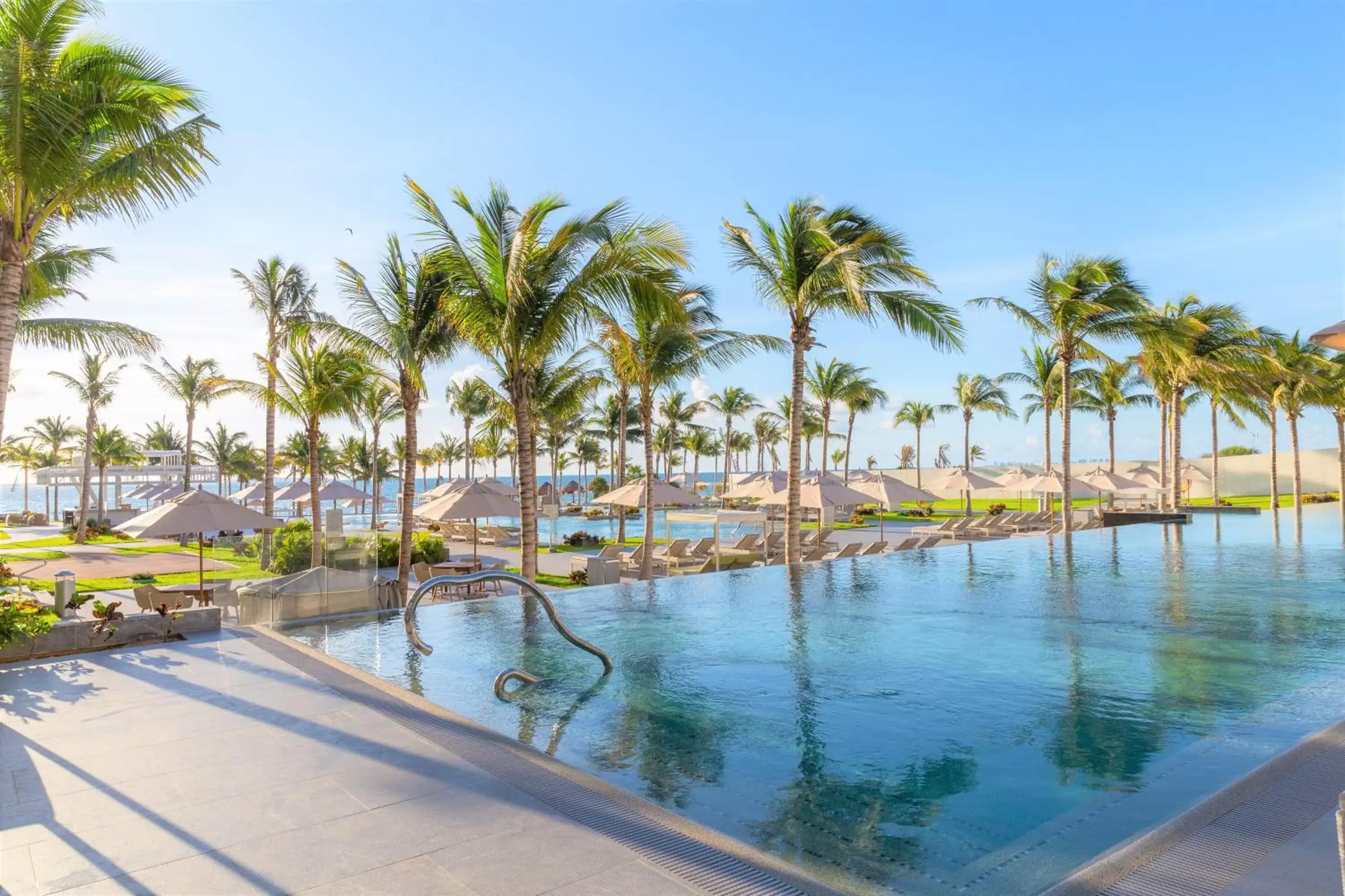Pool view, Swimming Pool in Garza Blanca Resort & Spa Cancun