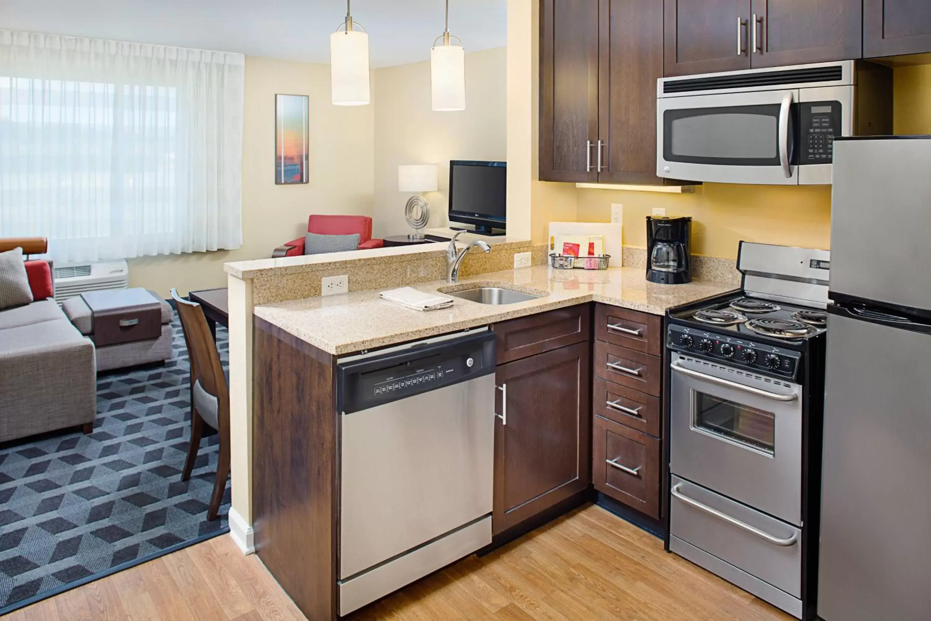 Bedroom, Kitchen/Kitchenette in TownePlace Suites by Marriott Fayetteville N / Springdale