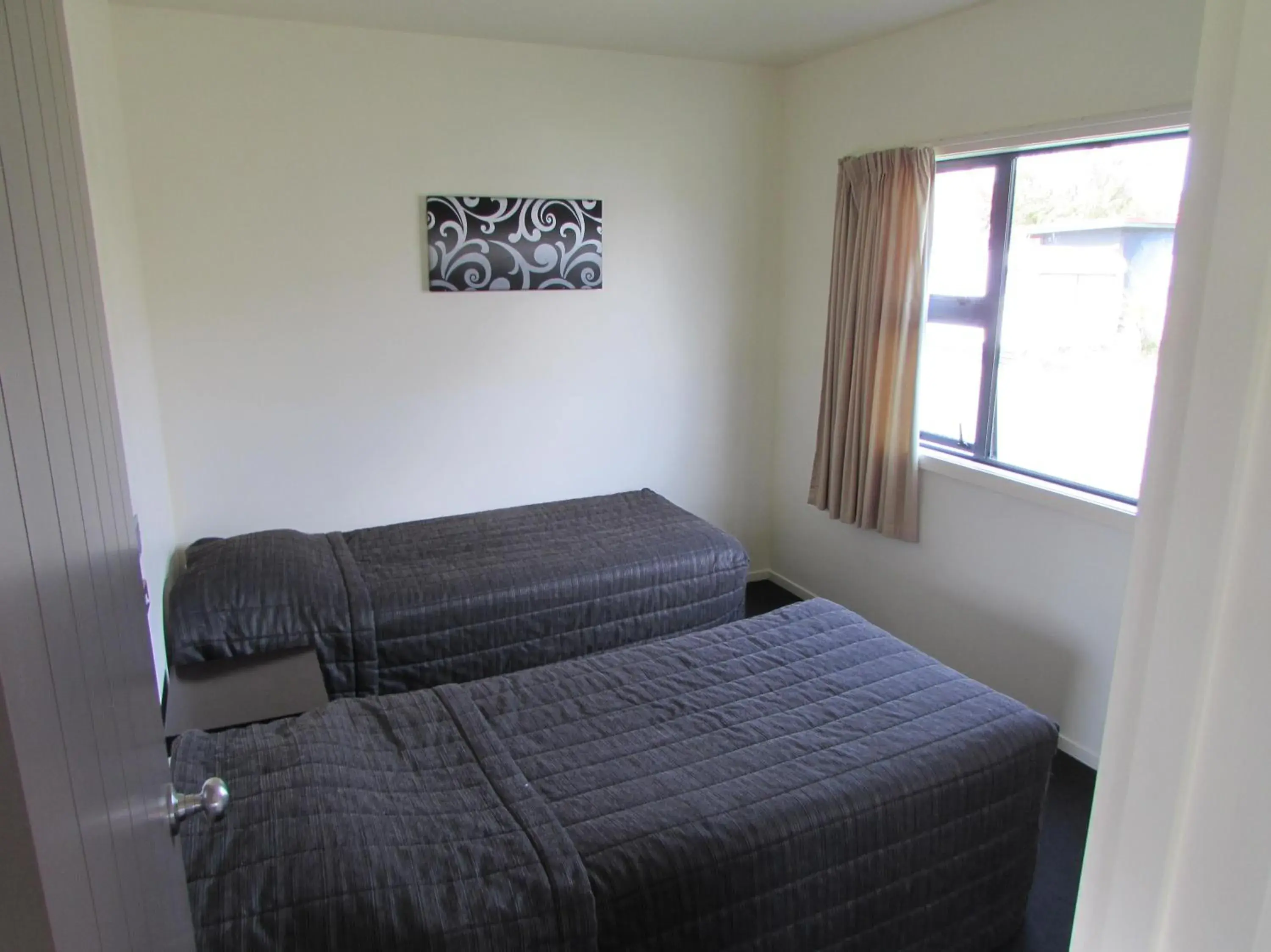 Photo of the whole room, Bed in Dunedin Holiday Park