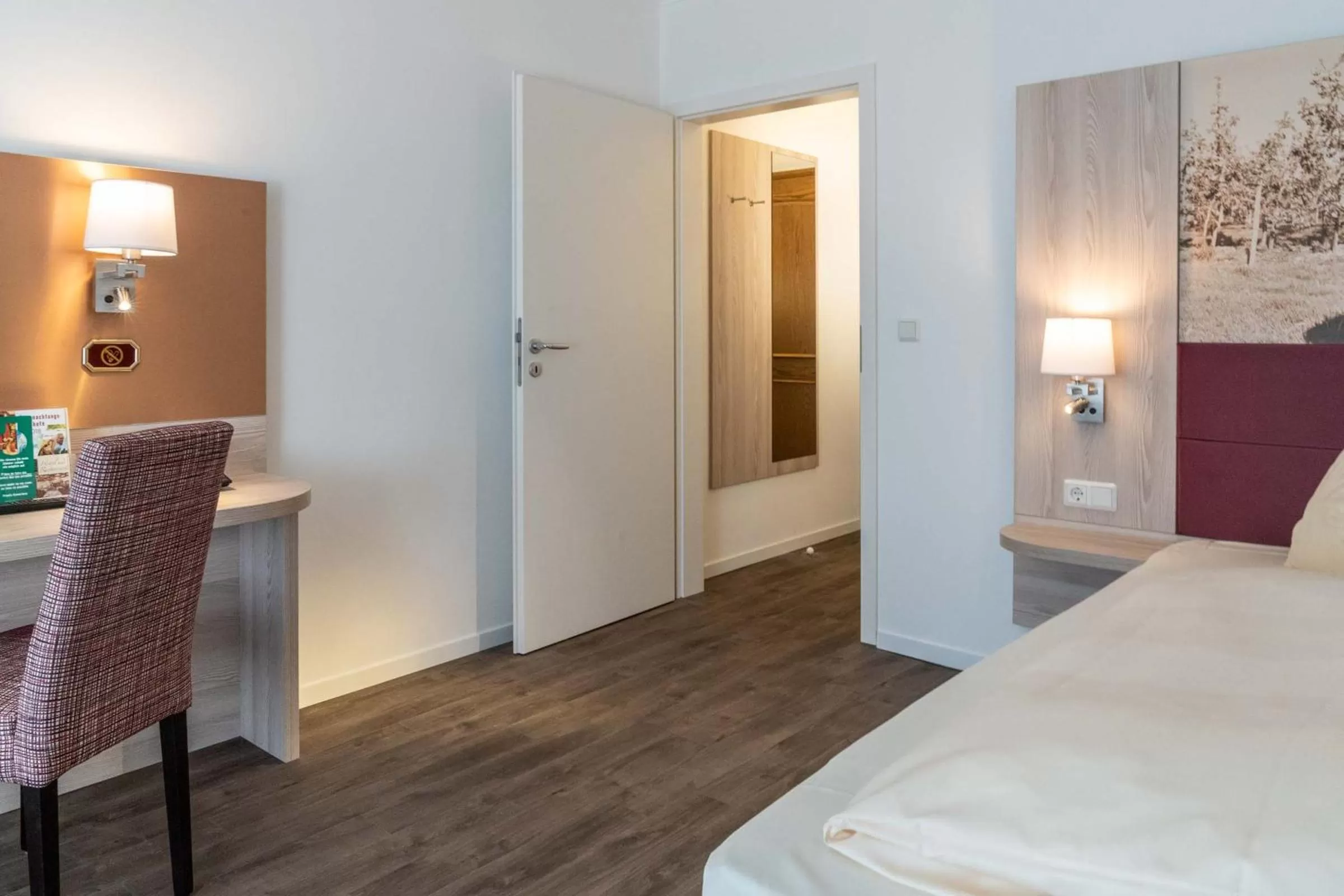 Photo of the whole room, Bed in Frommanns Landhotel