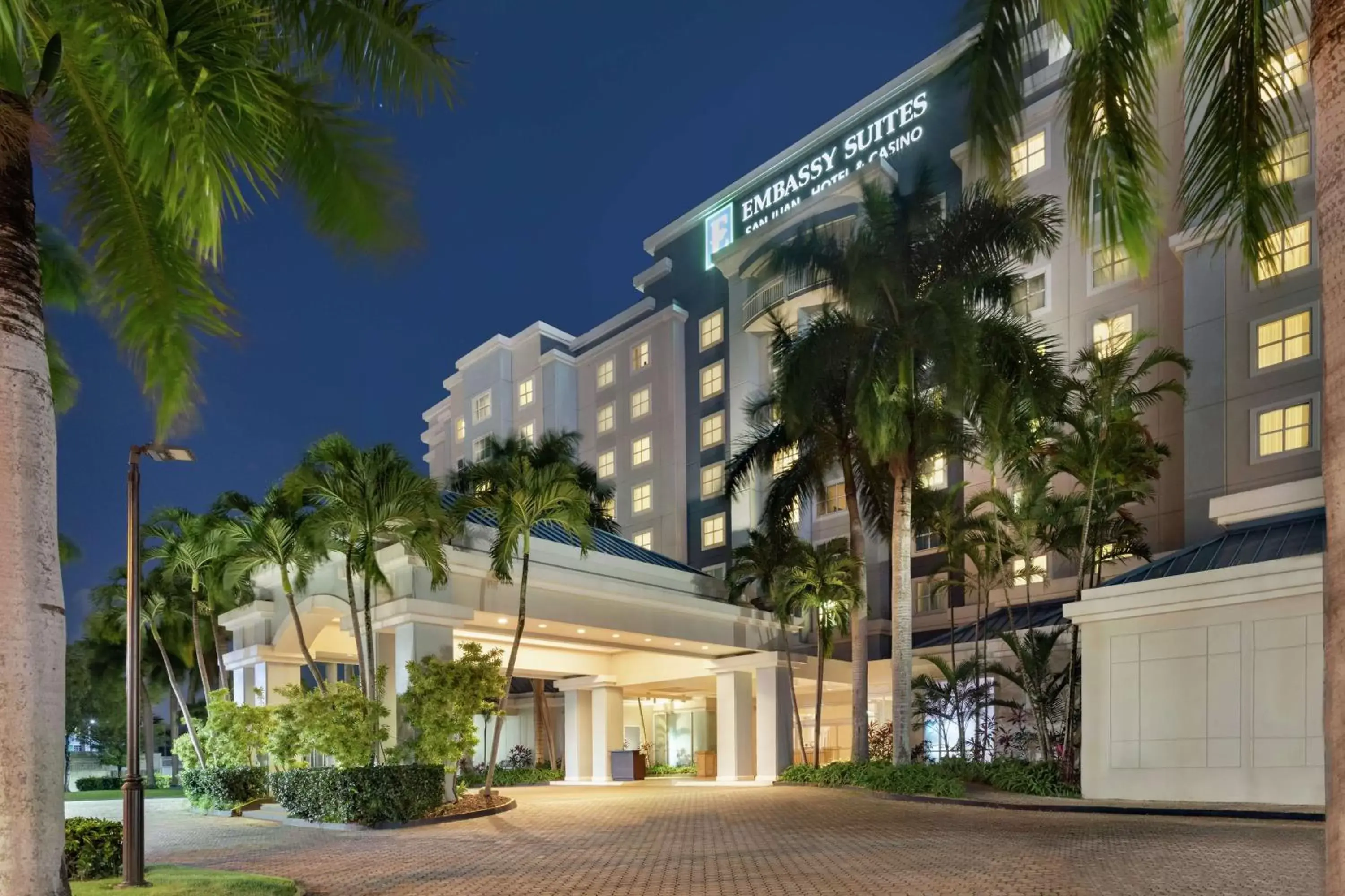 Property Building in Embassy Suites by Hilton San Juan - Hotel & Casino