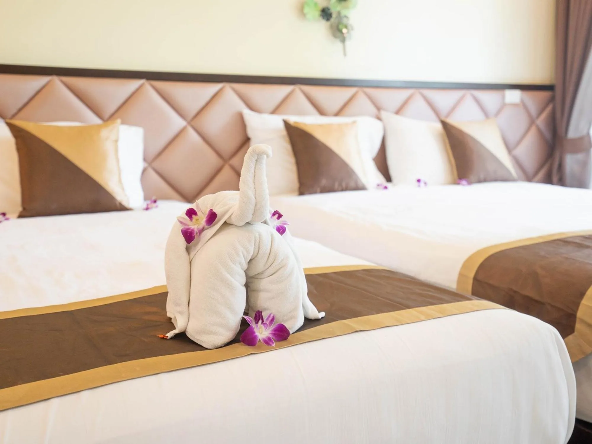 Bed in Baan Sailom Hotel Phuket - Sha Extra Plus