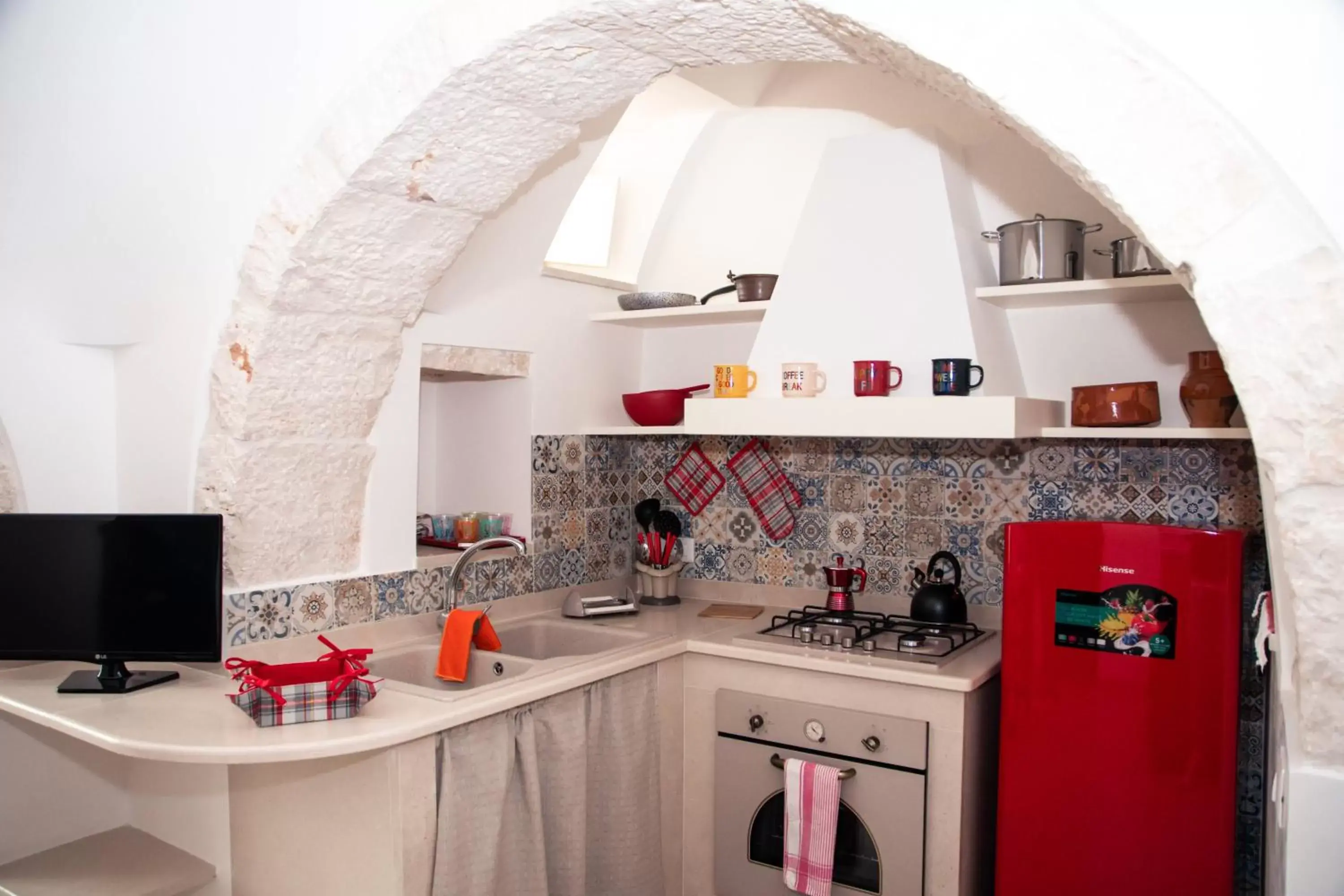 Kitchen or kitchenette in B&B Trulli Donna Isabella