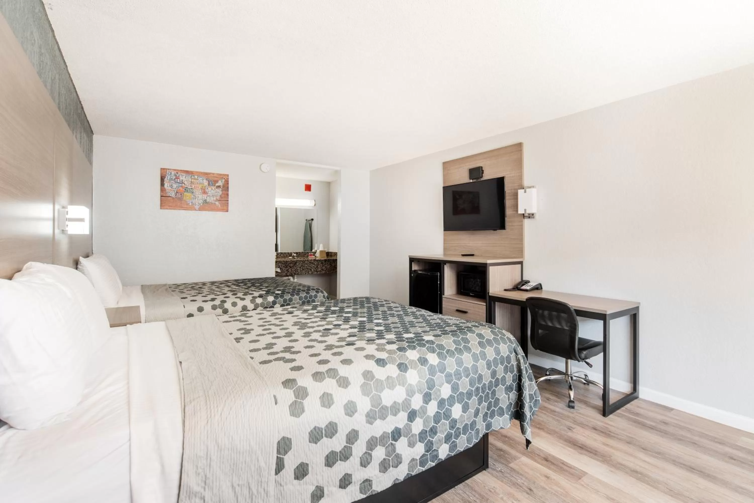 Bed in Econo Lodge Inn & Suites Near Bricktown