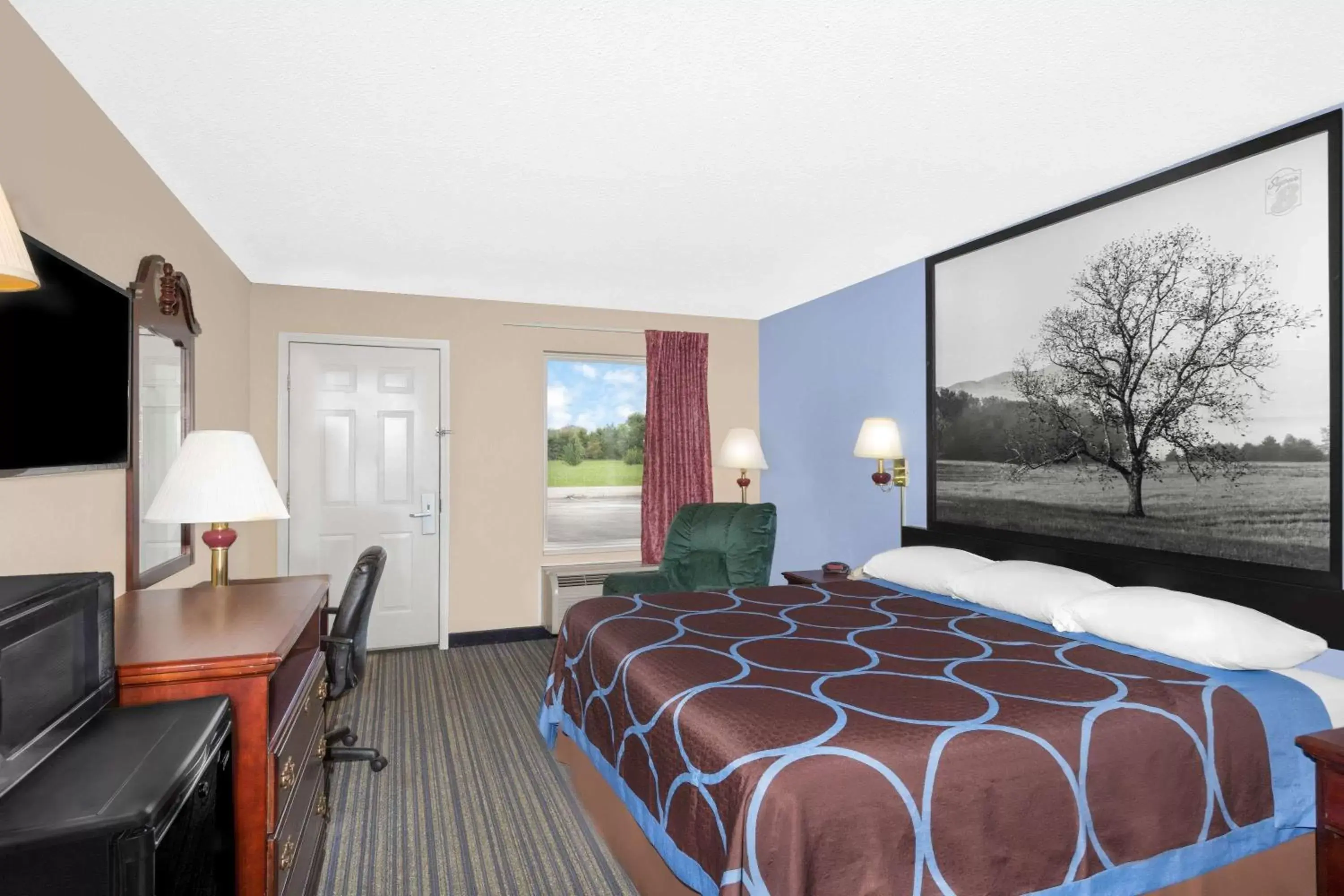 Photo of the whole room in Super 8 by Wyndham Whiteville