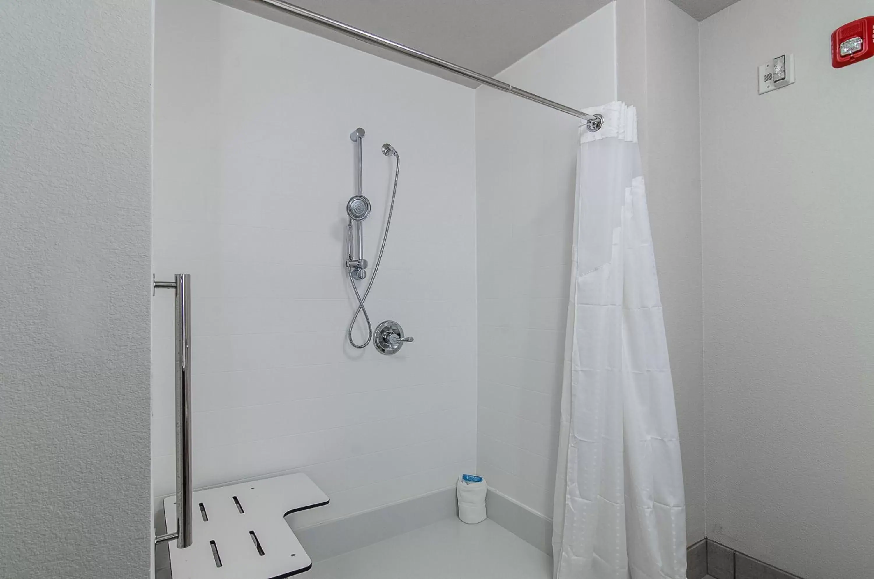 Shower, Bathroom in Holiday Inn Express & Suites - Atchison, an IHG Hotel