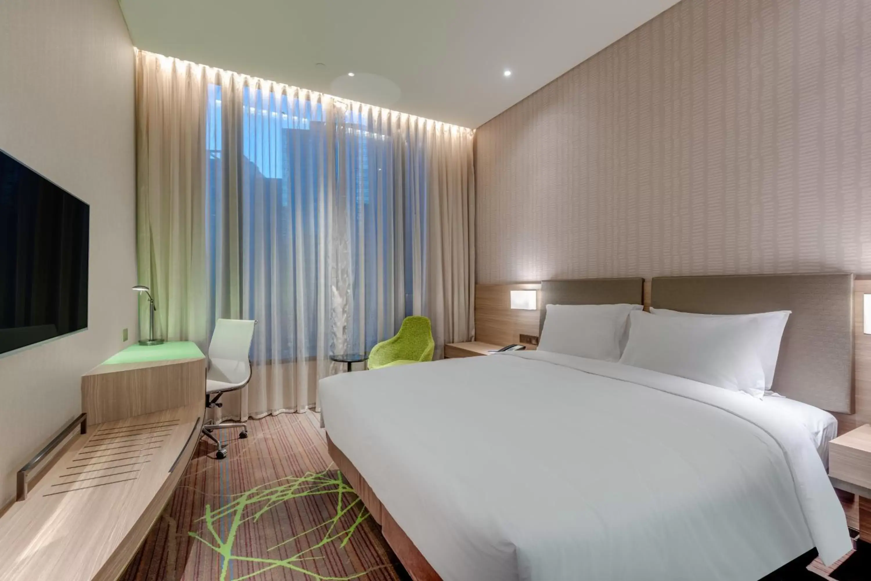 Photo of the whole room, Bed in Holiday Inn Express Hong Kong Kowloon CBD2, an IHG Hotel