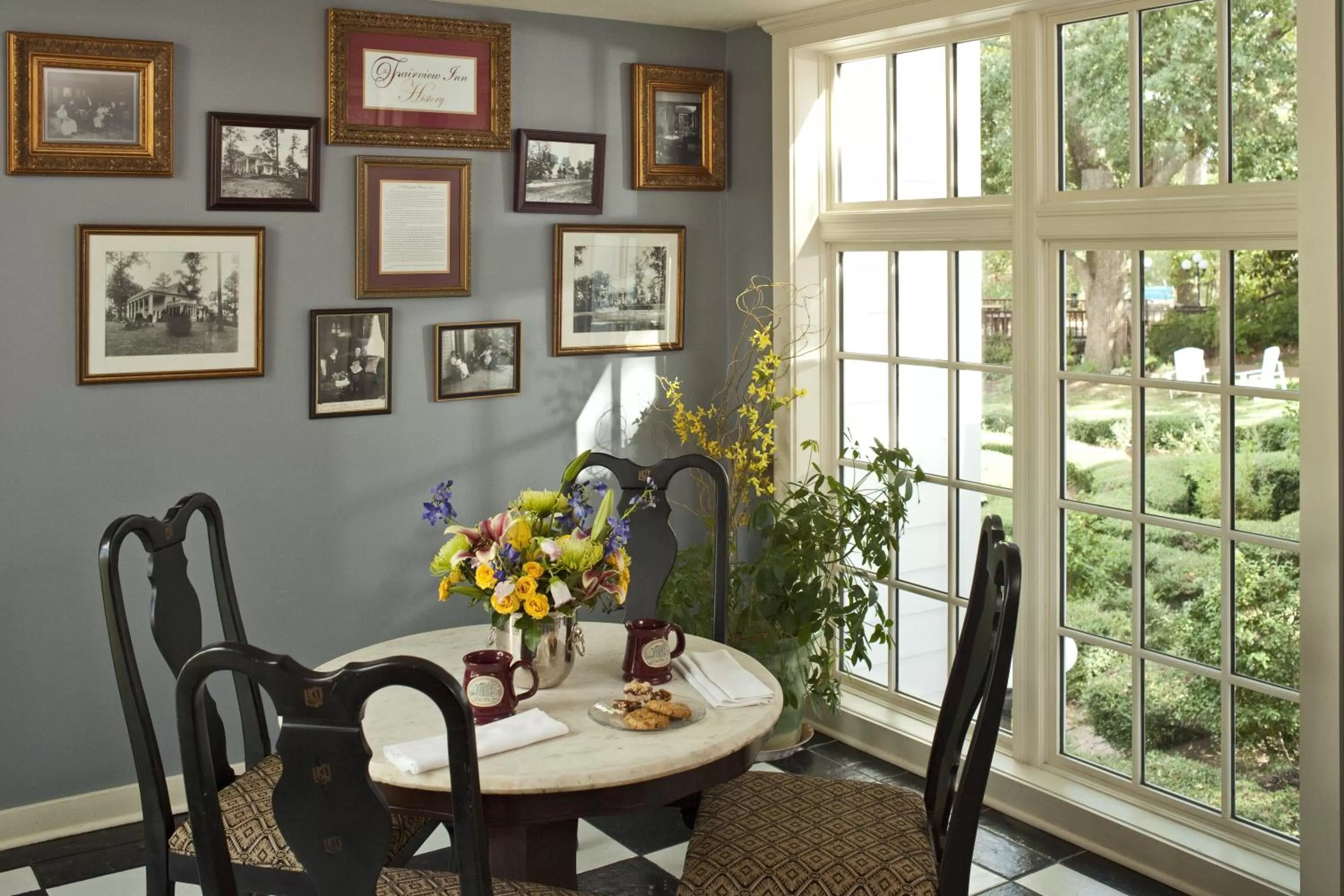Communal lounge/ TV room in Fairview Inn