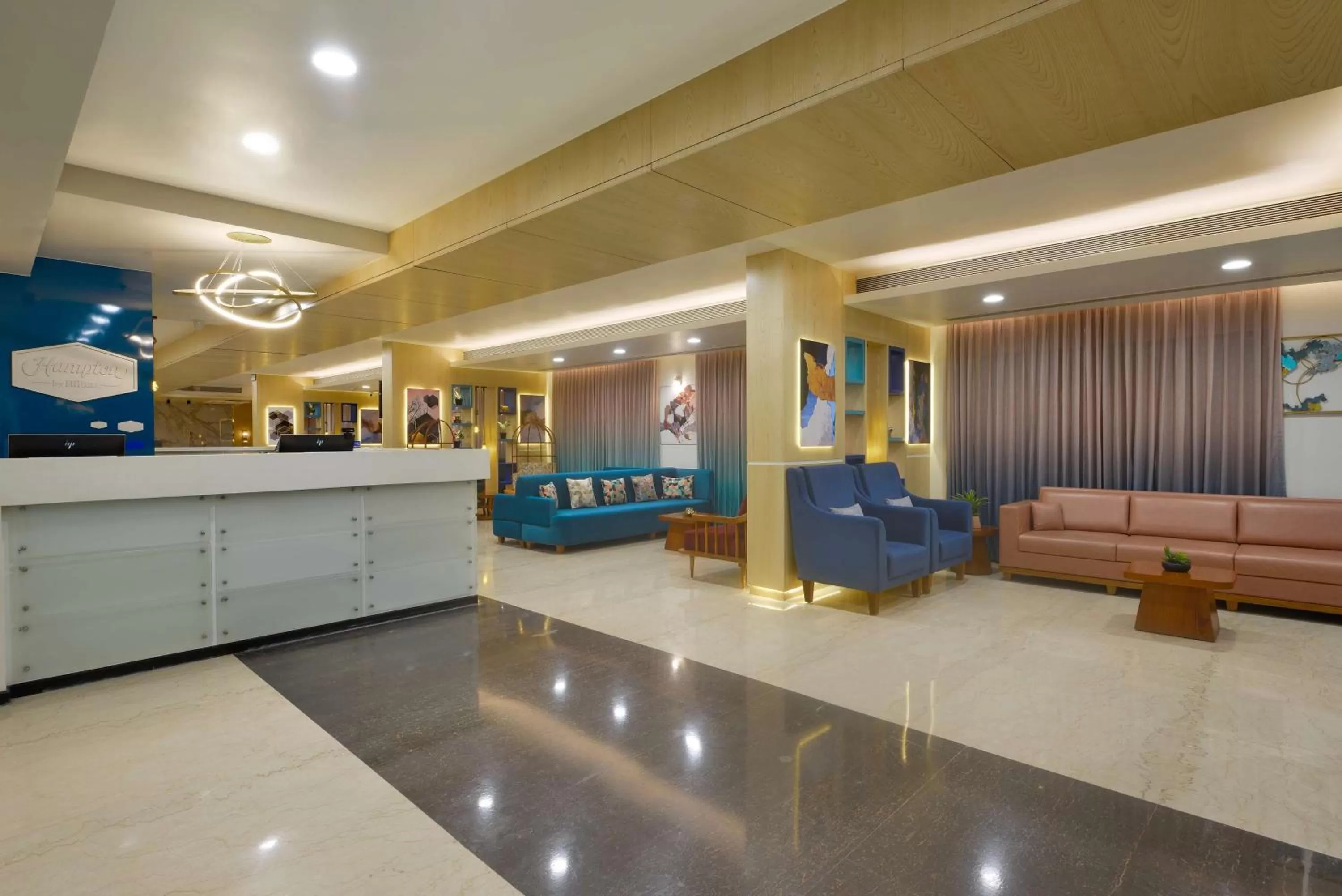 Lobby or reception in Hampton by Hilton Vadodara-Alkapuri