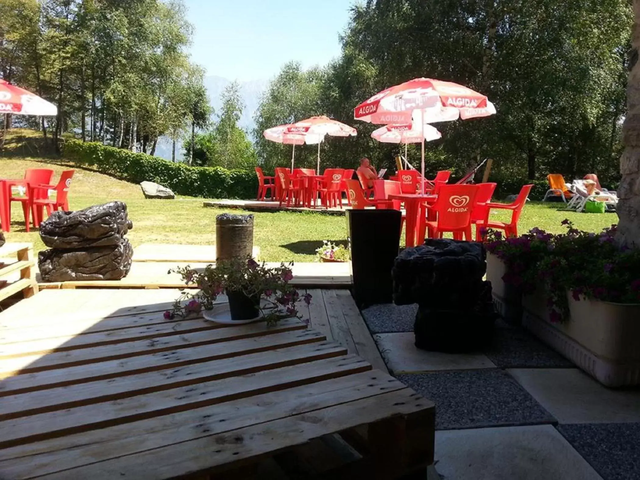 Patio in Hotel Mirabeau