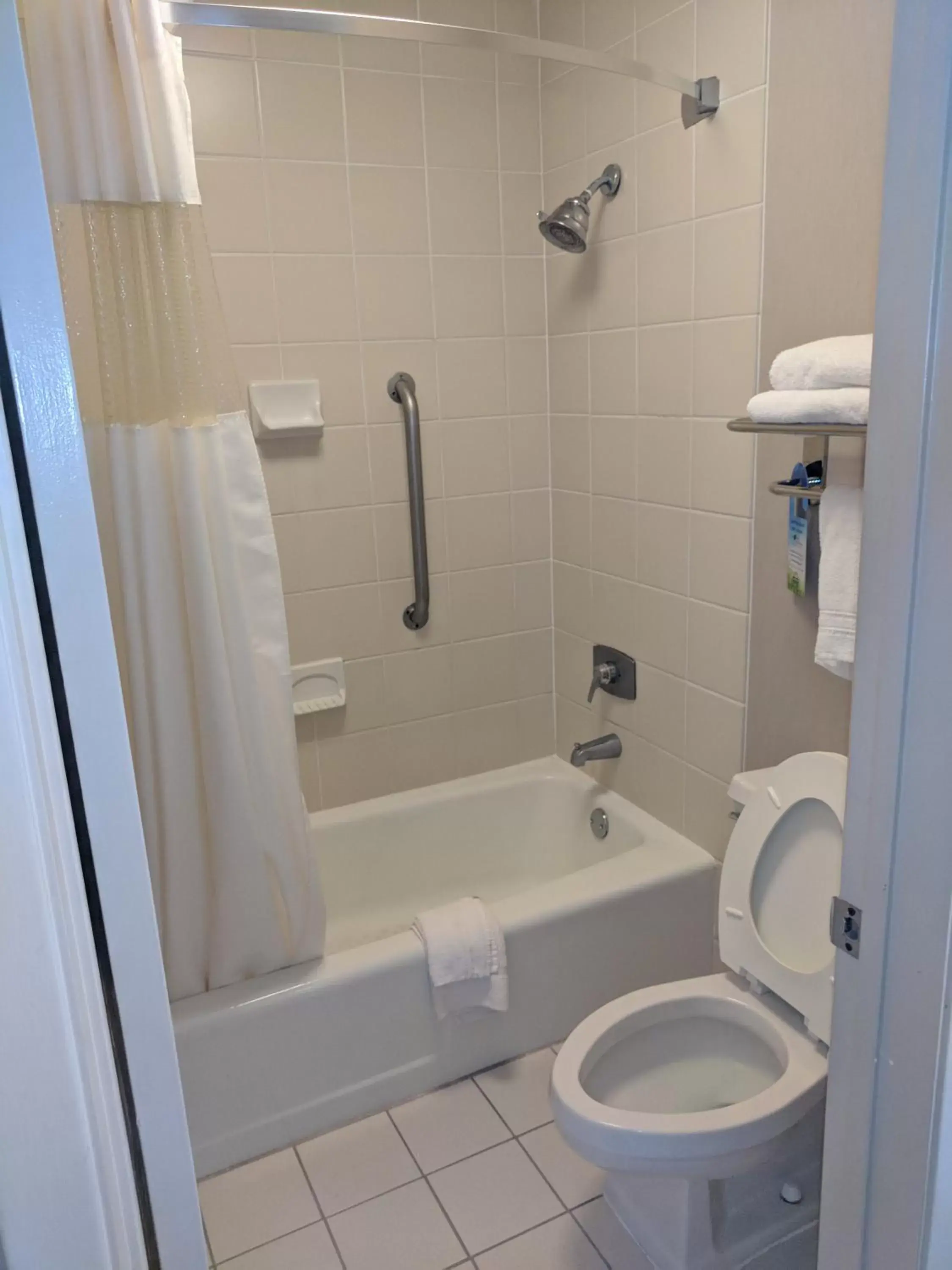 Shower, Bathroom in Days Inn by Wyndham Seguin TX