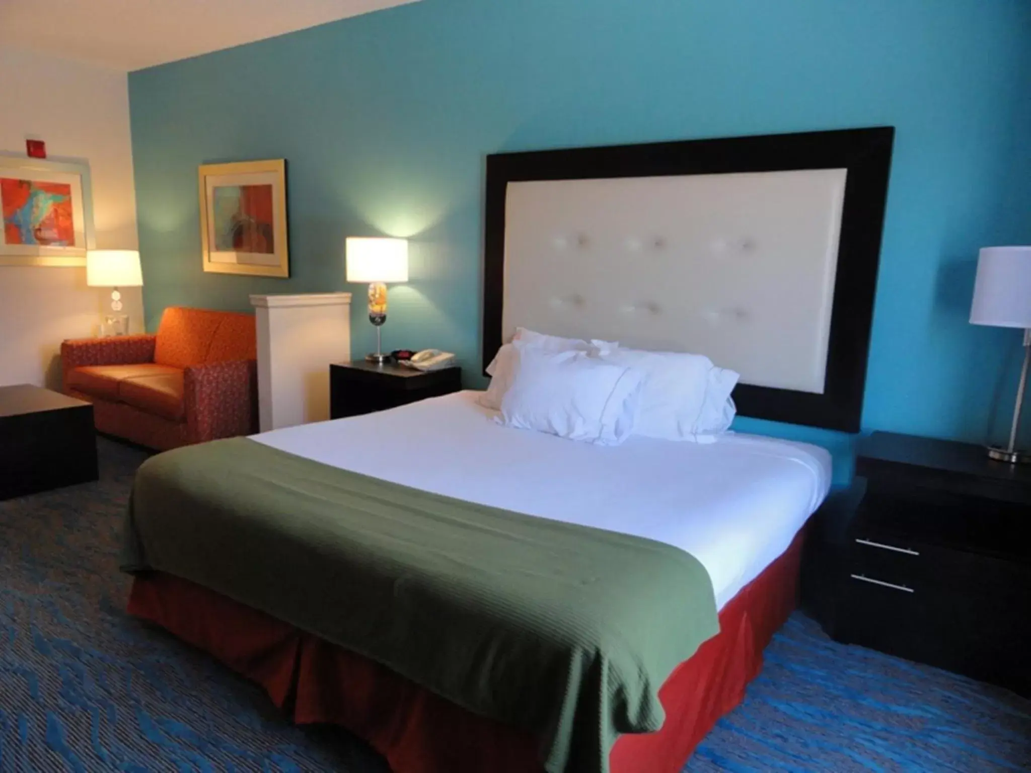 Photo of the whole room, Bed in Holiday Inn Express Destin E - Commons Mall Area, an IHG Hotel