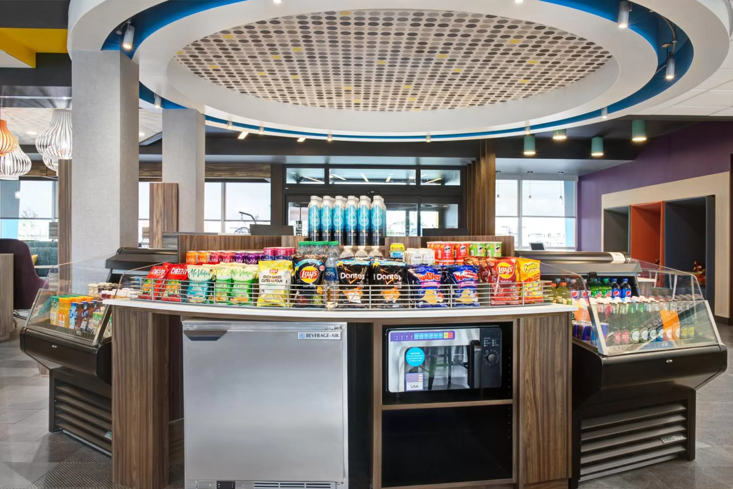 Food and drinks in Tru By Hilton Toronto Airport West