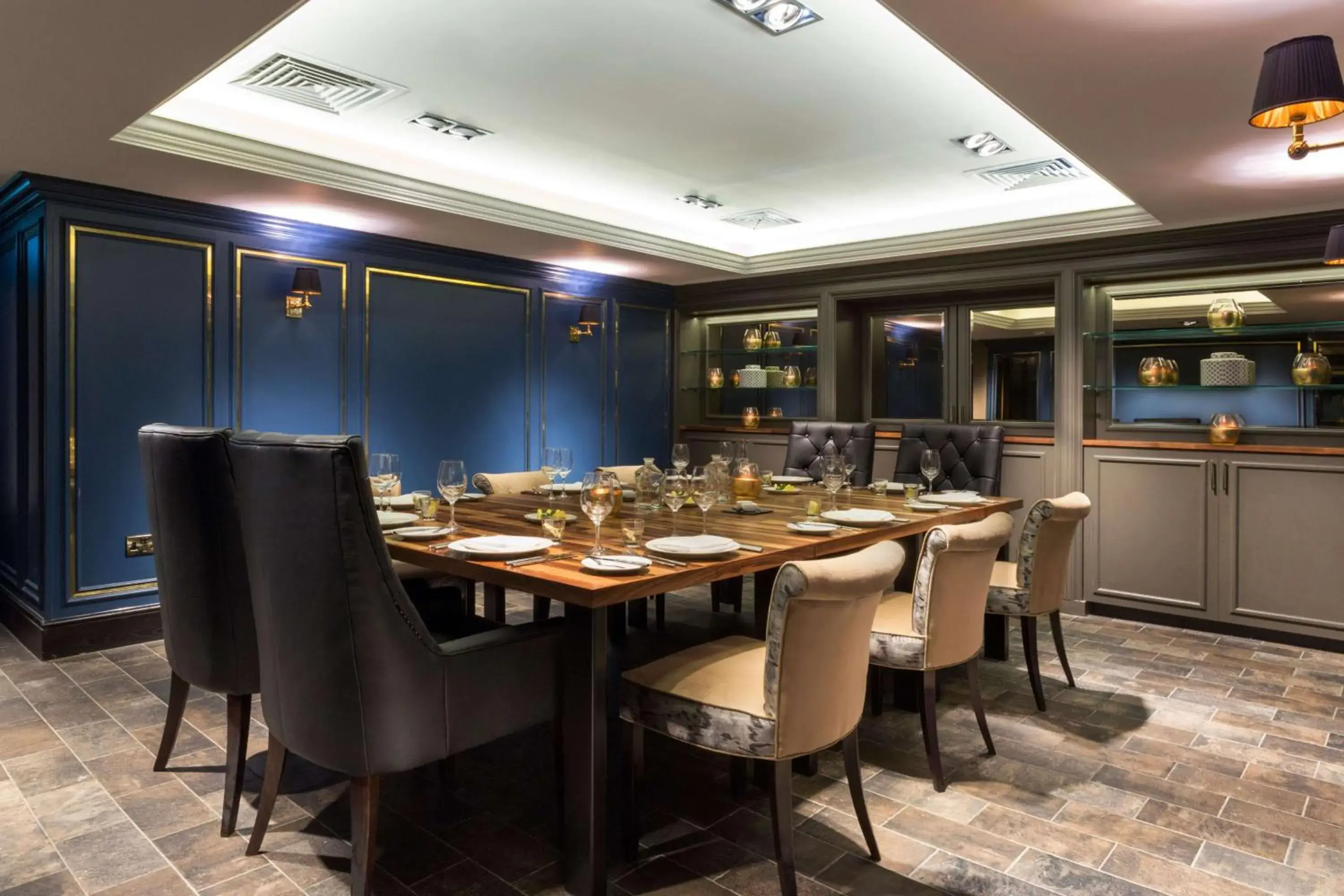 Dining area, Restaurant/Places to Eat in DoubleTree by Hilton Edinburgh - Queensferry Crossing