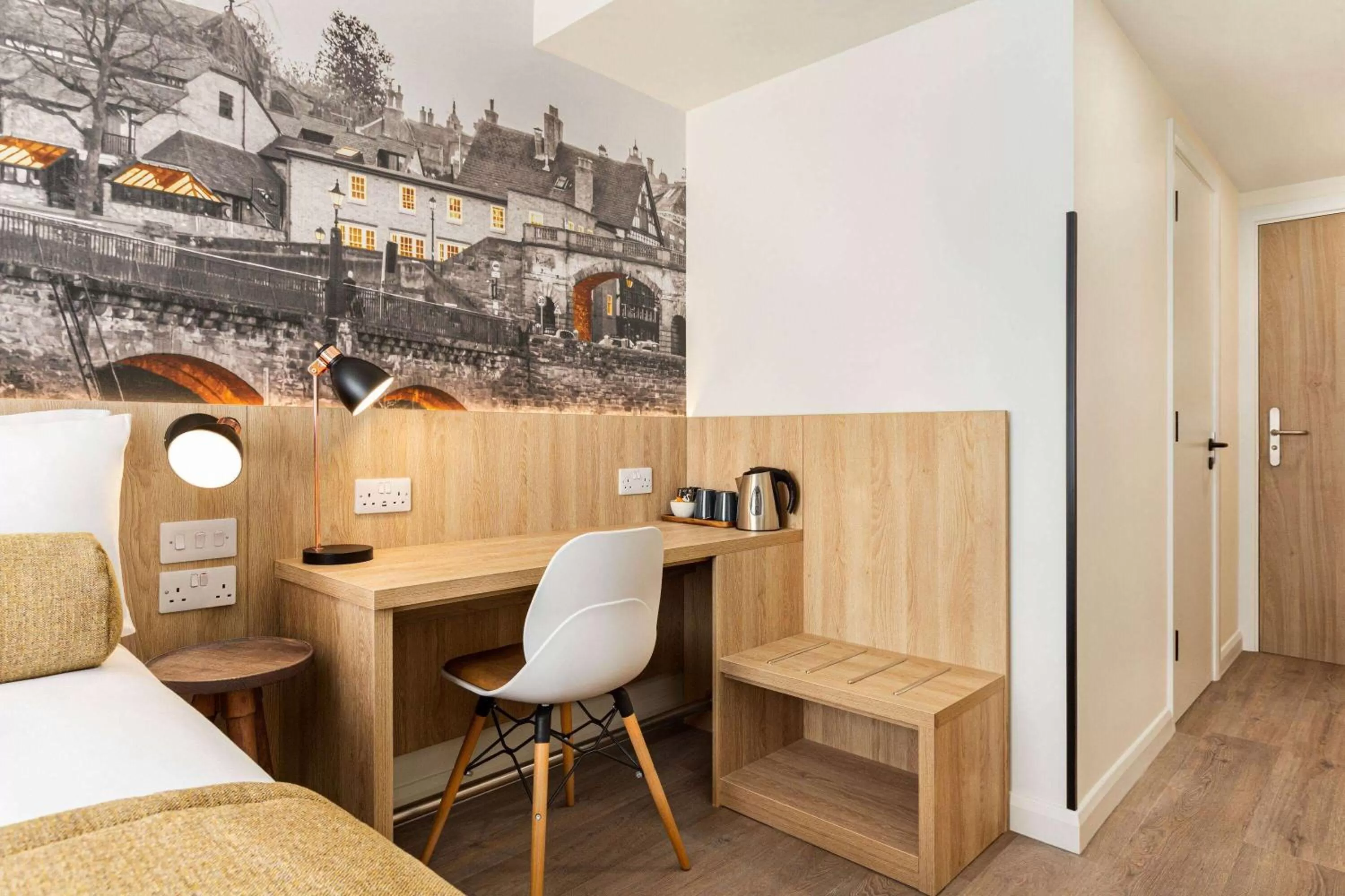 Coffee/tea facilities, Bed in Super 8 by Wyndham Chester East