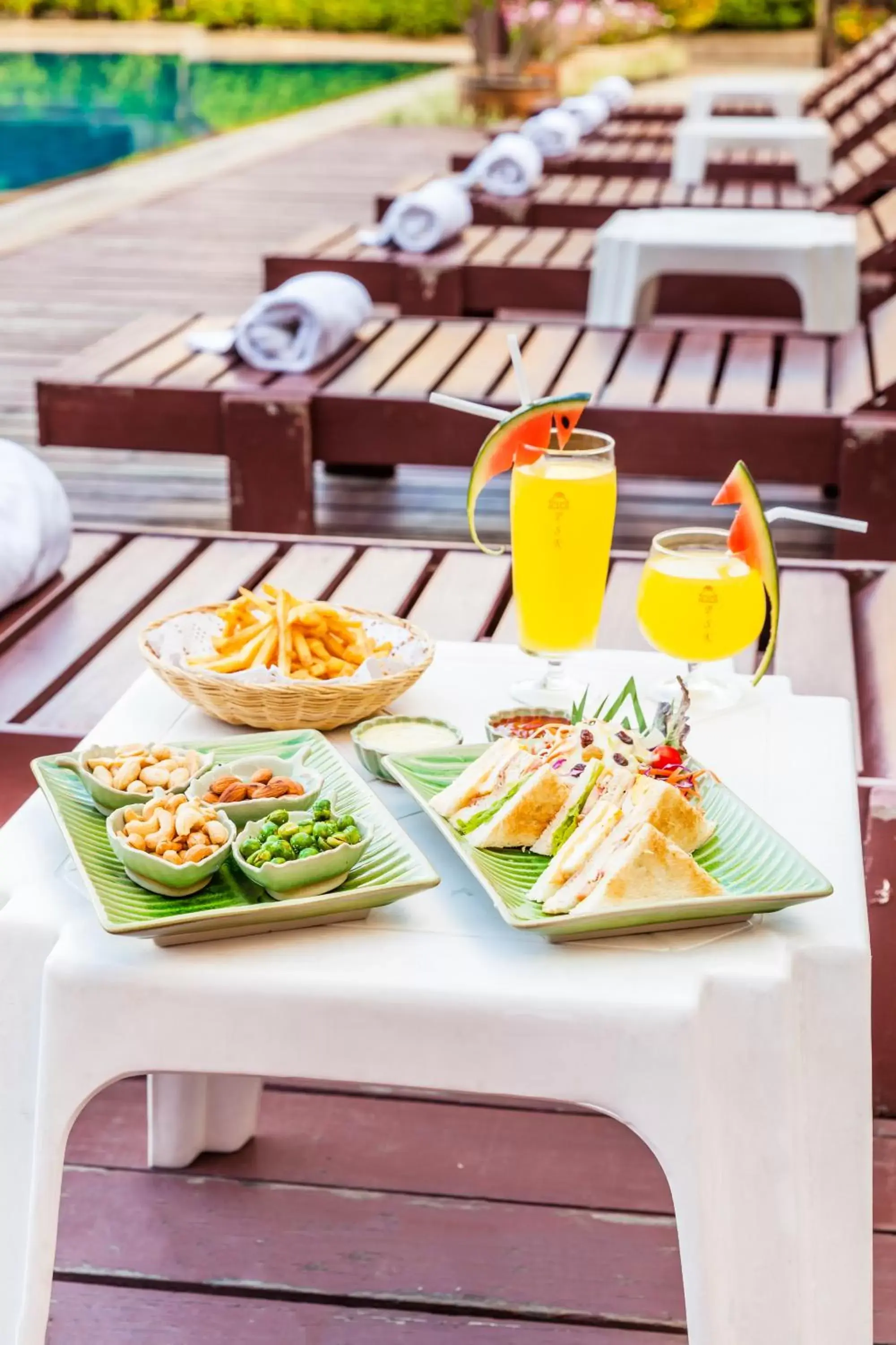 Food and drinks in Lotus Pang Suan Kaew Hotel