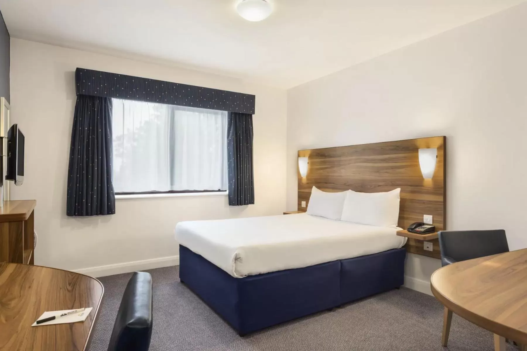 Bed in Days Inn Corley NEC - M6