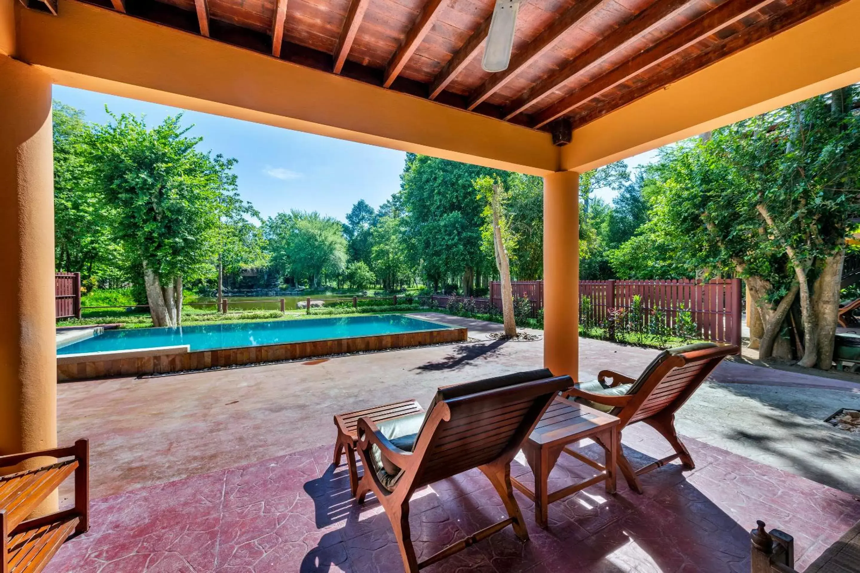 Swimming Pool in Vana Varin Resort