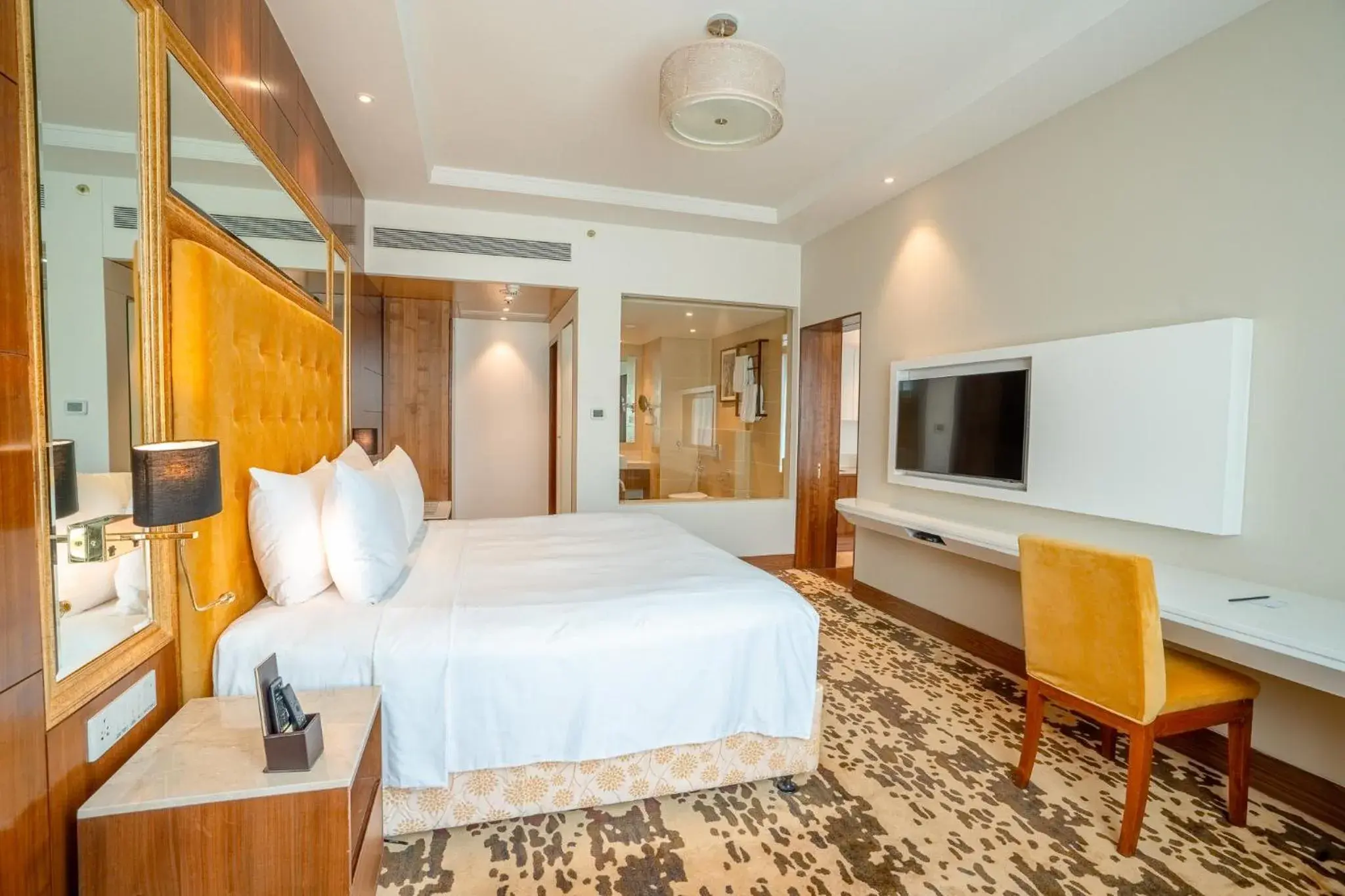Bedroom, Bed in Radisson Blu Pune Hinjawadi