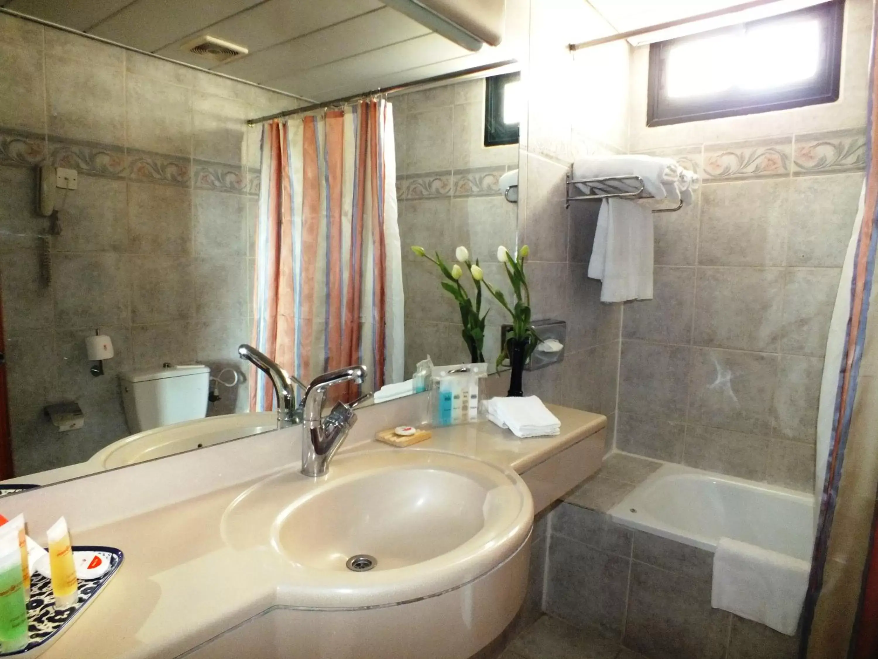 Bathroom in Prima Kings Hotel