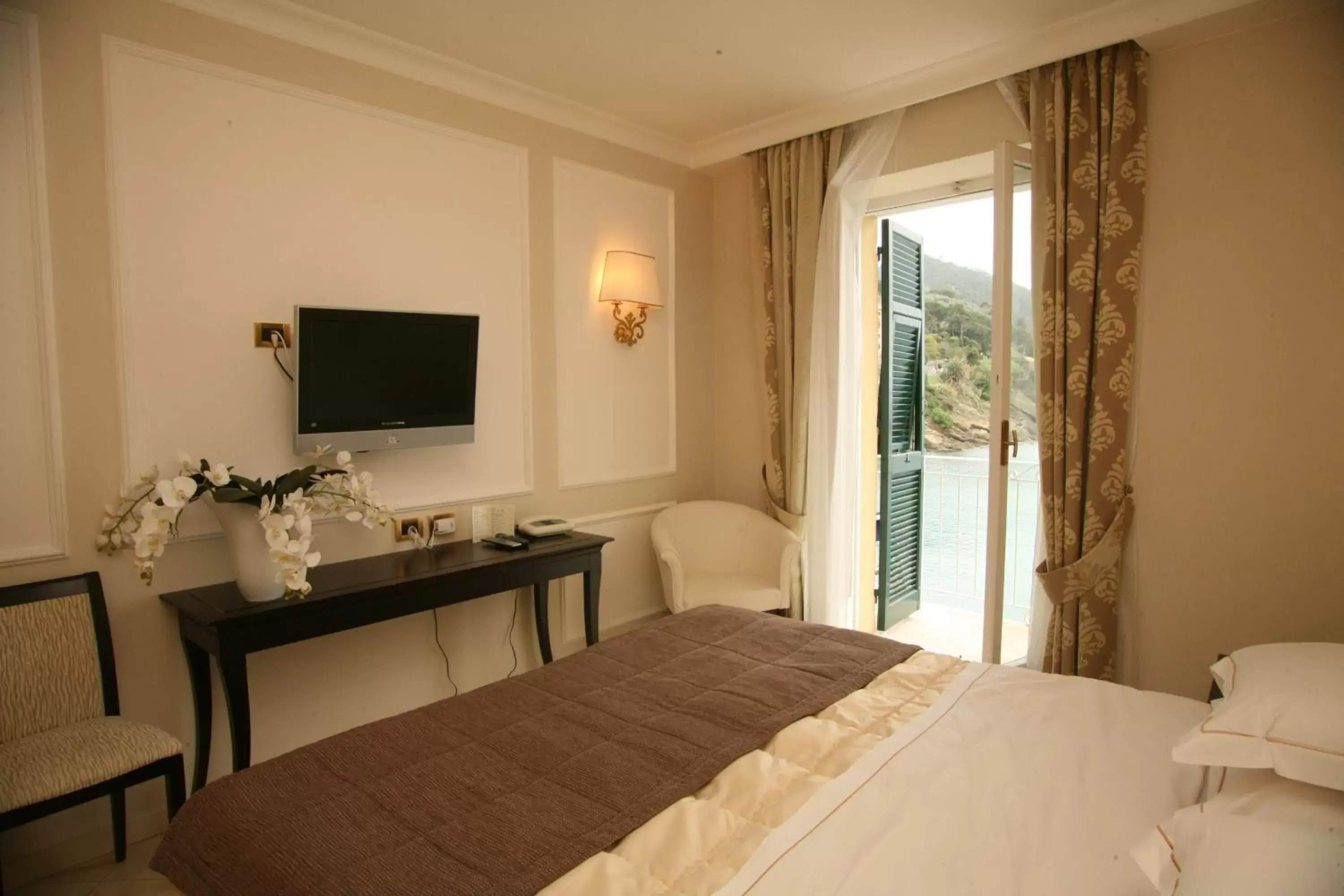 TV and multimedia, Bed in Hotel Miramare & Spa