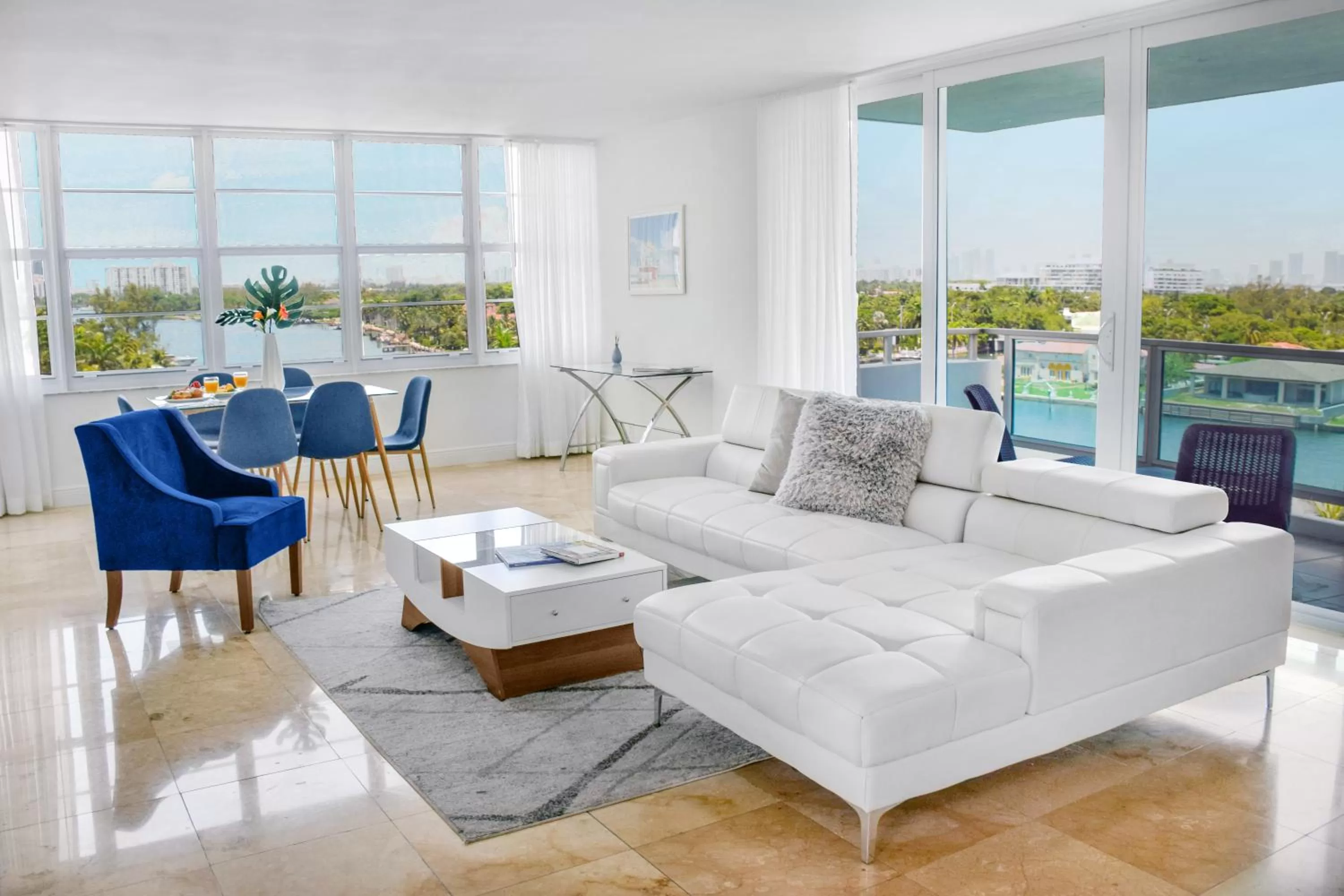 Living room in Seacoast Suites on Miami Beach