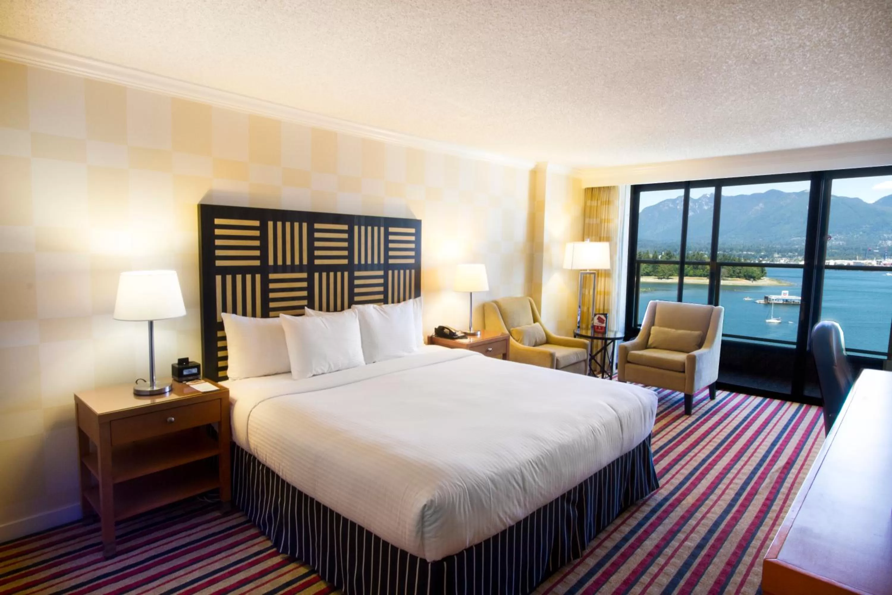 Bedroom, Bed in Pinnacle Hotel Harbourfront