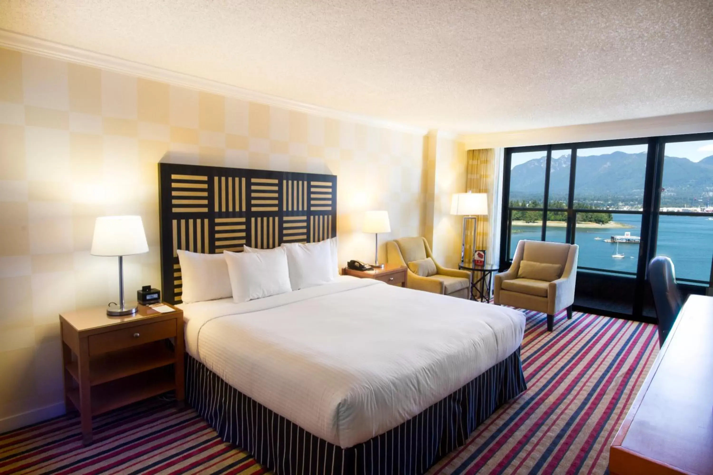 Bedroom, Bed in Pinnacle Hotel Harbourfront
