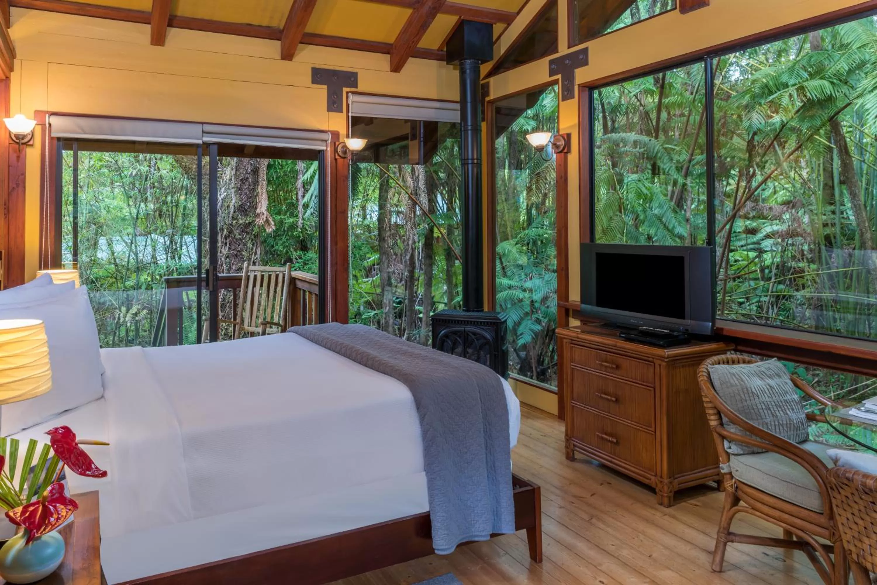 Bed in Volcano Village Lodge