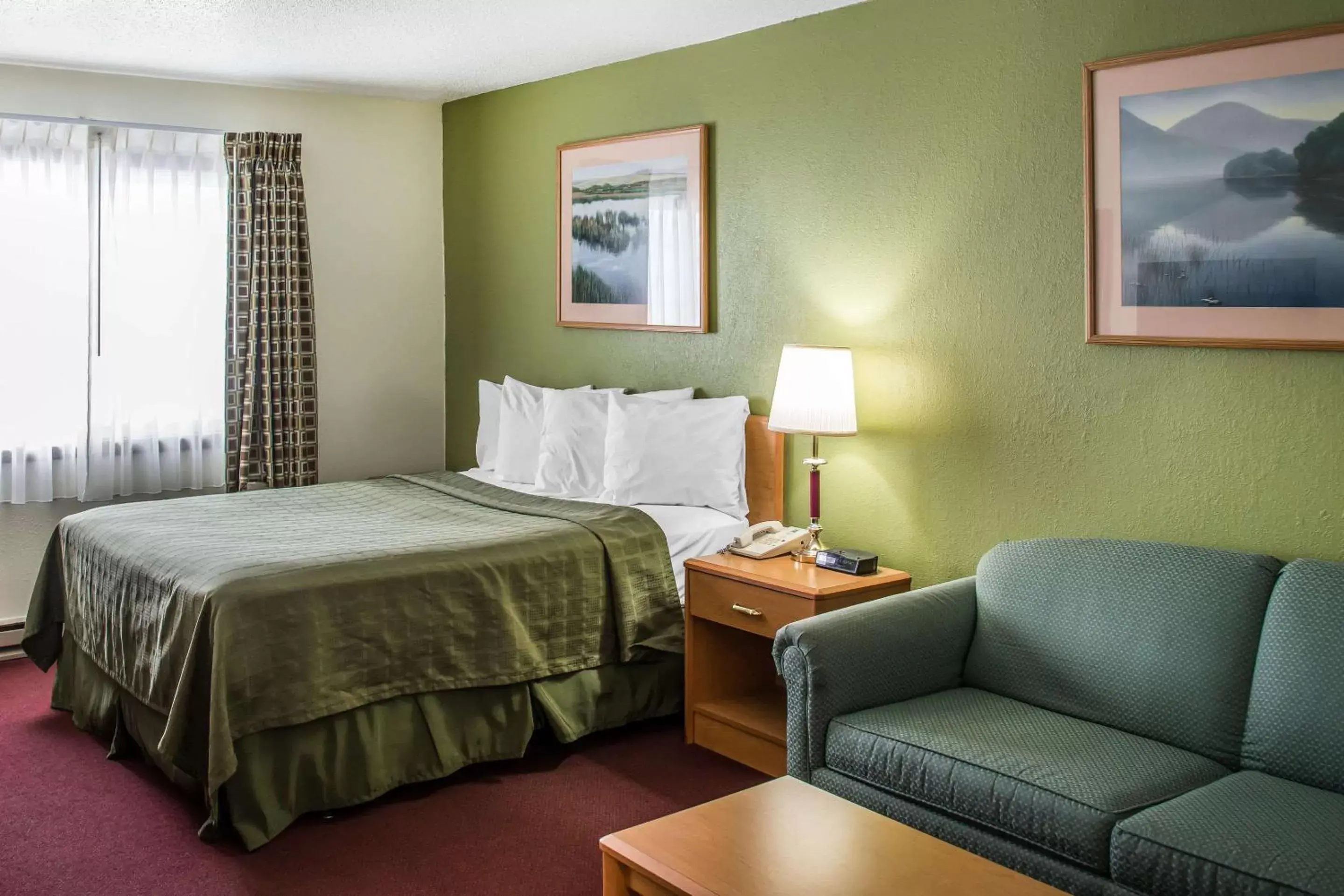 Bedroom, Bed in Hudson Inn & Suites