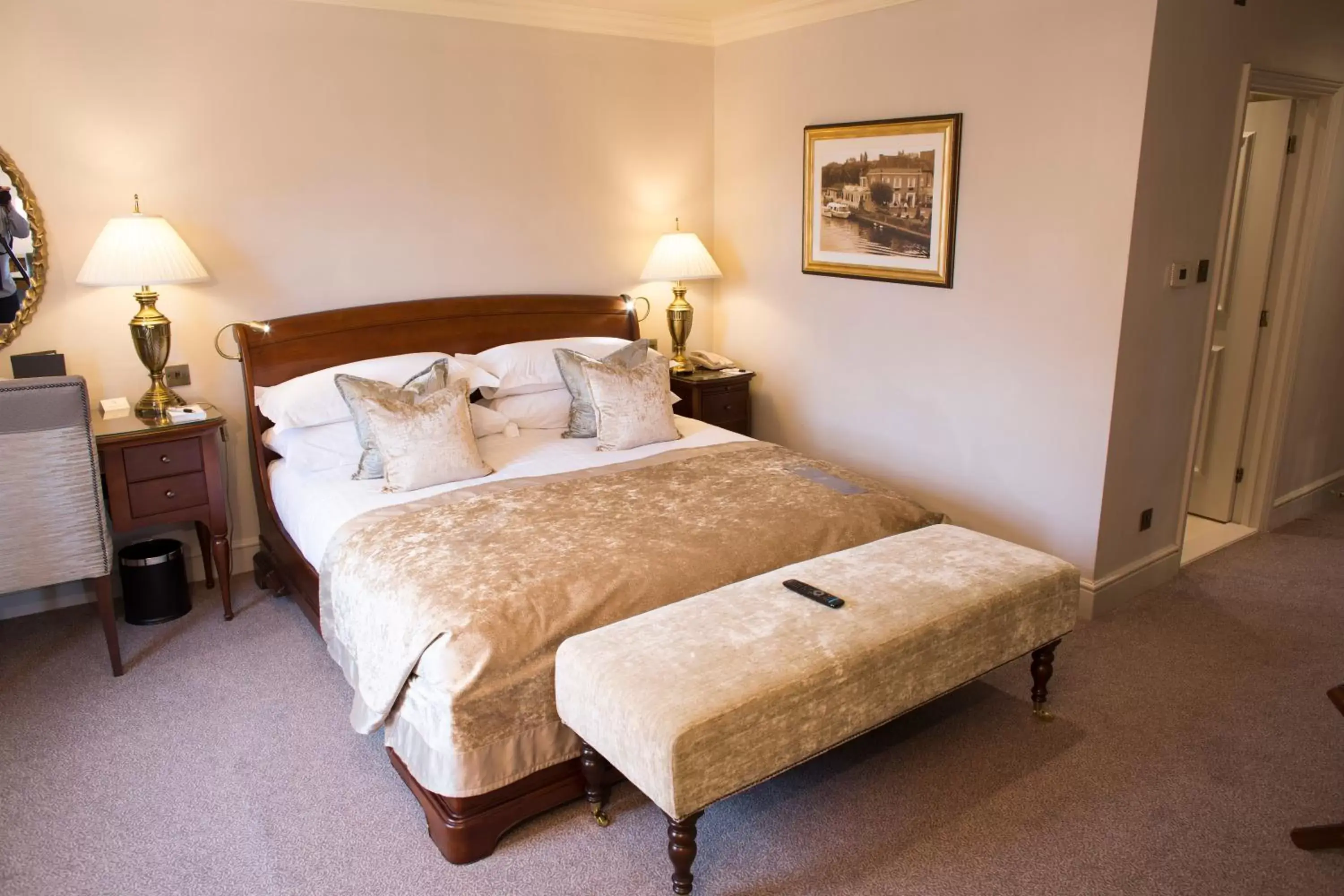 Bedroom, Bed in Macdonald Compleat Angler