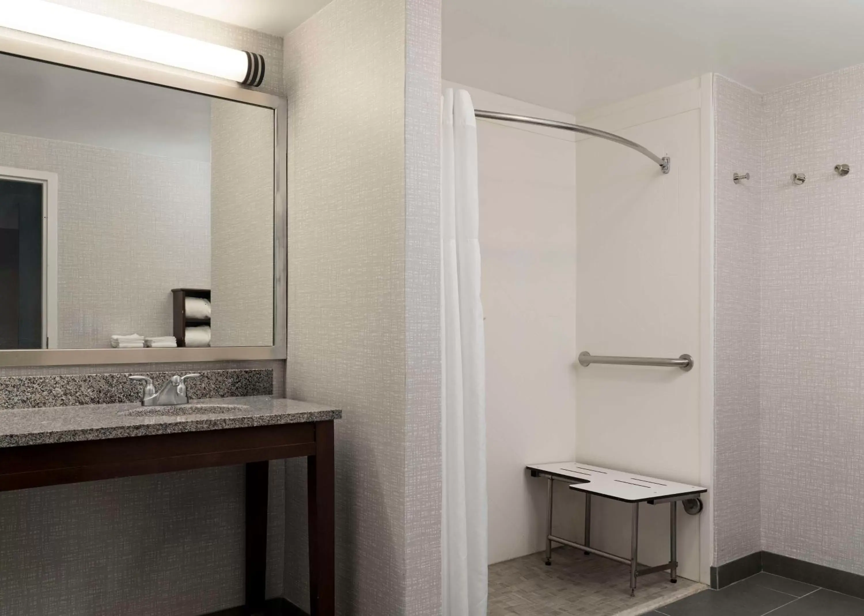 Bathroom in Hampton Inn & Suites Newport News-Airport - Oyster Point Area