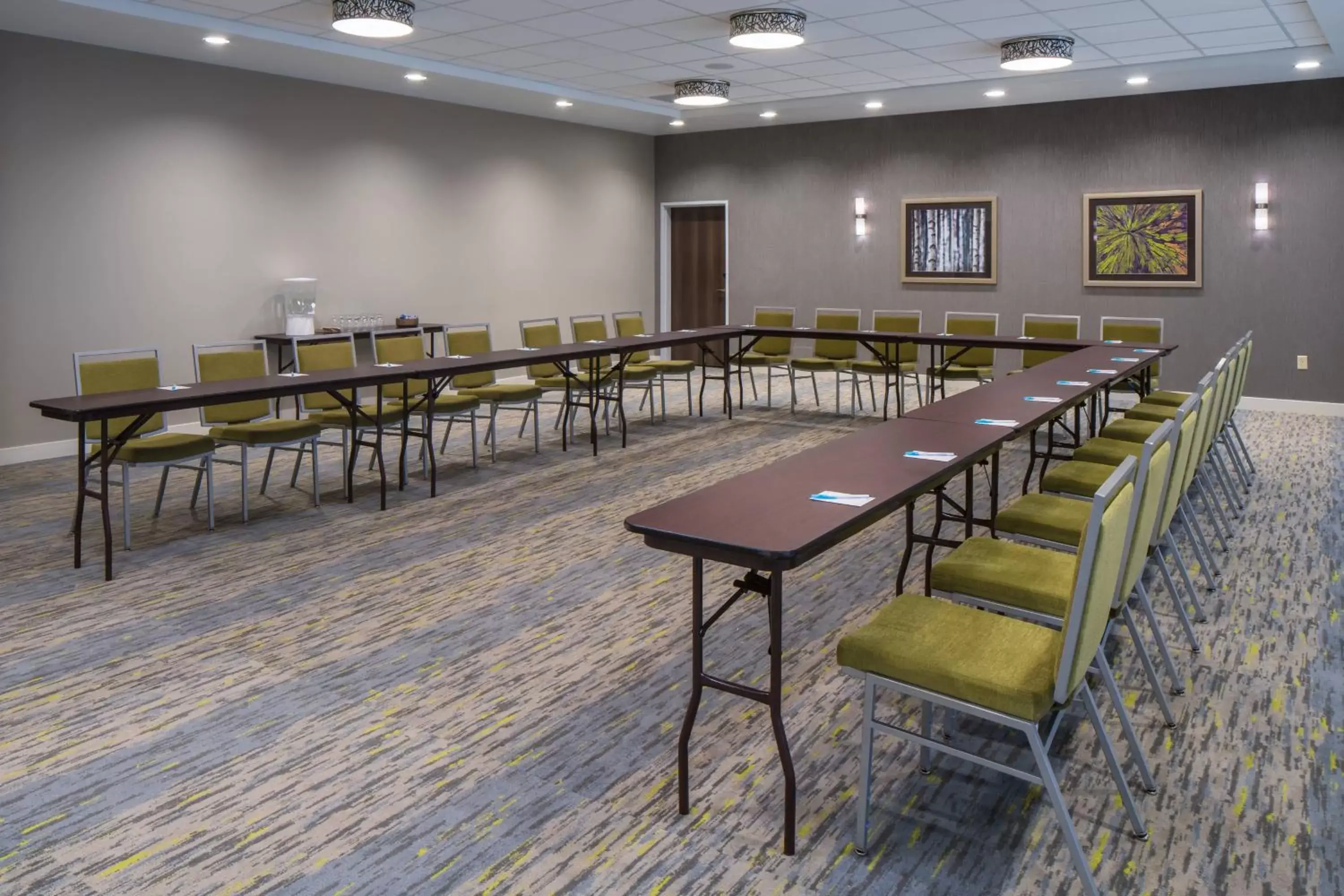 Meeting/conference room in Fairfield Inn & Suites by Marriott Chicago Schaumburg