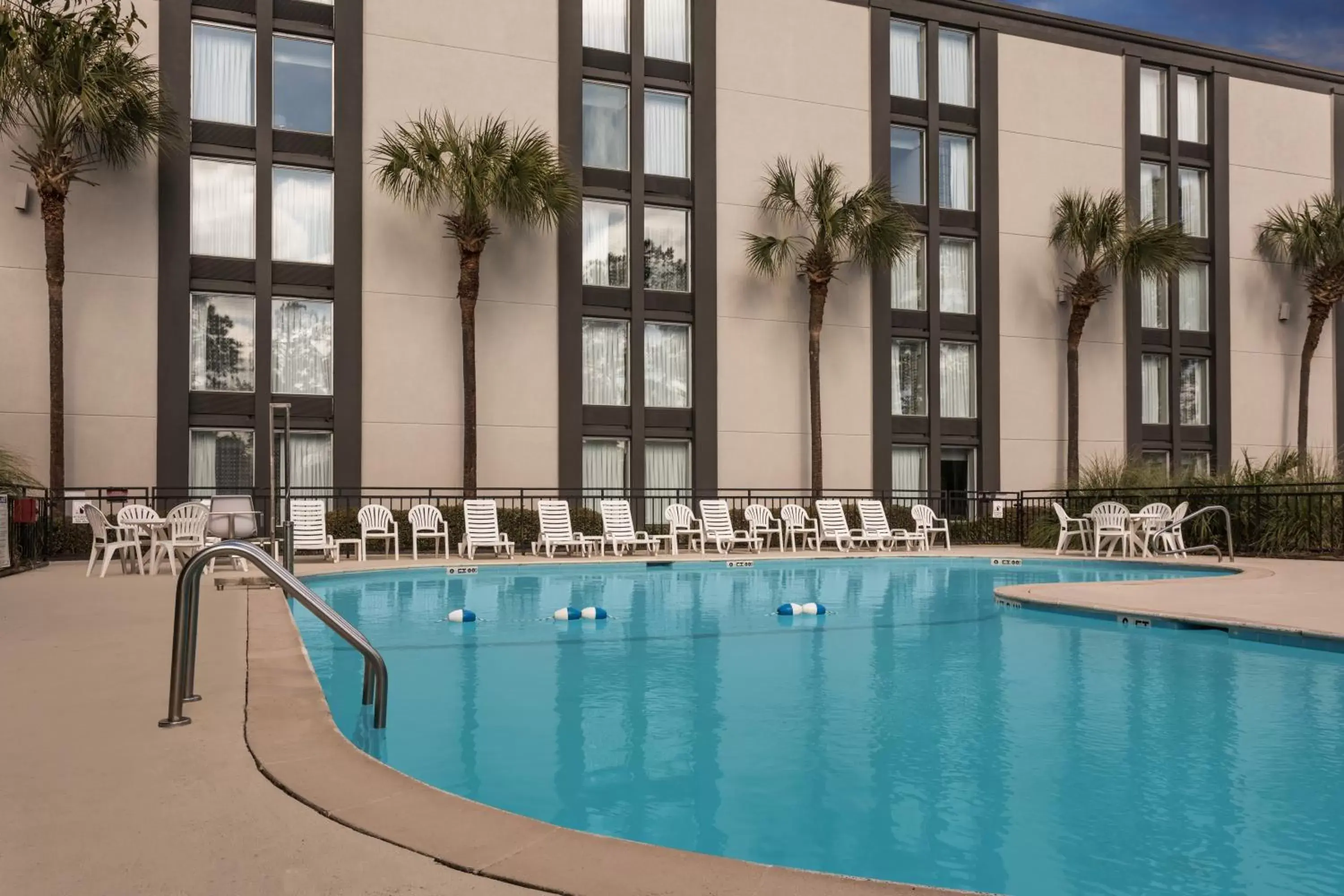 Swimming pool in Wyndham Garden Summerville