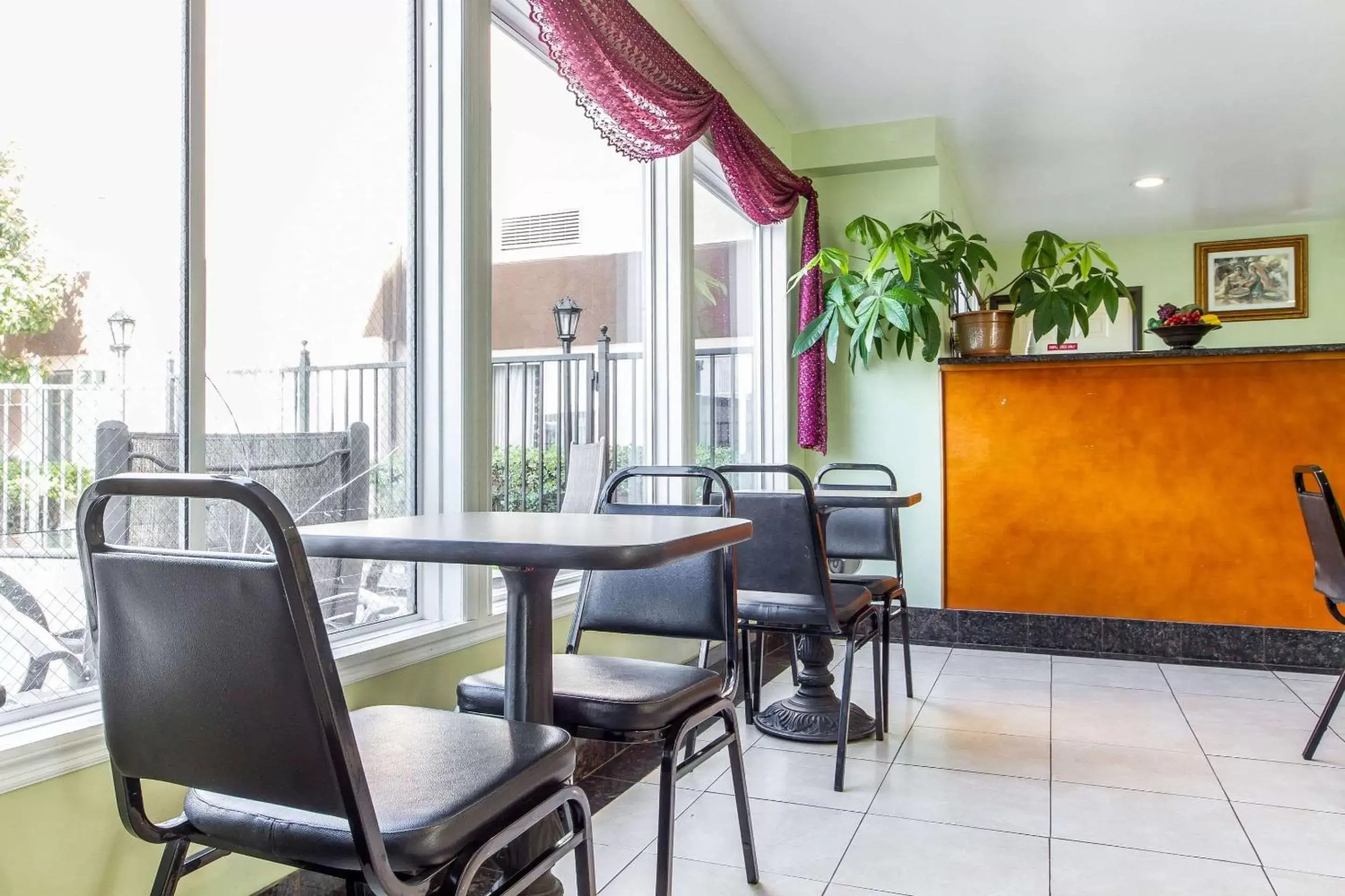 Restaurant/places to eat in Rodeway Inn & Suites Restaurant/places to eat in Rodeway Inn & Suites