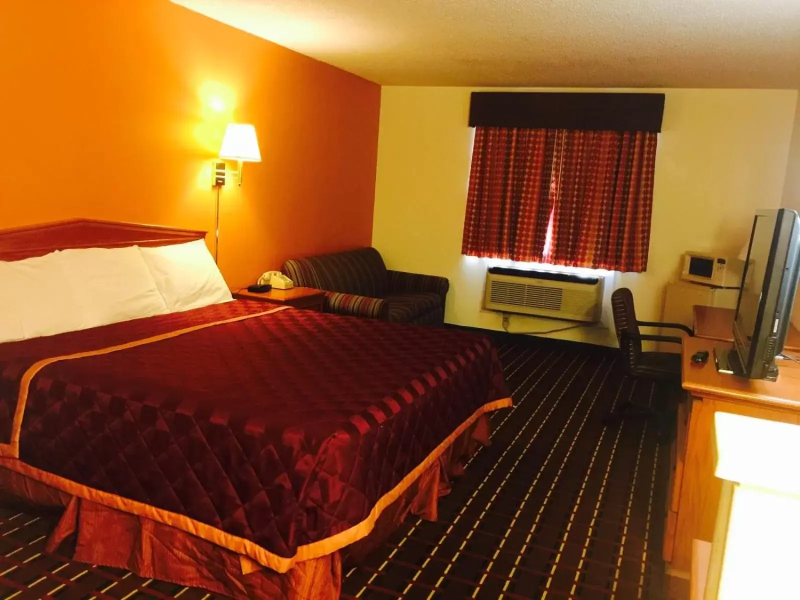 Bed in Texas Inn and Suites Lufkin