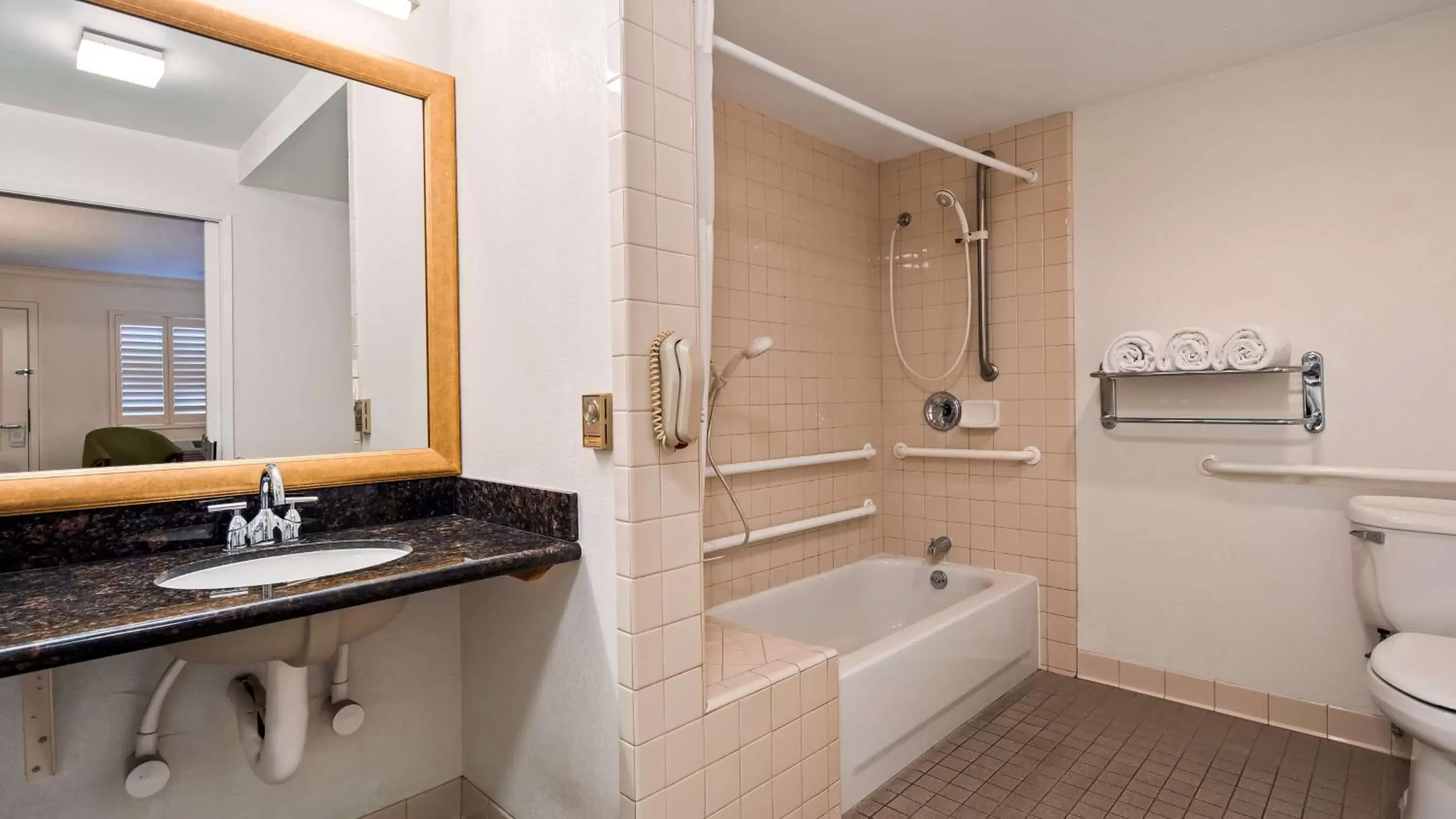 Bathroom in Best Western Plus Humboldt Bay Inn