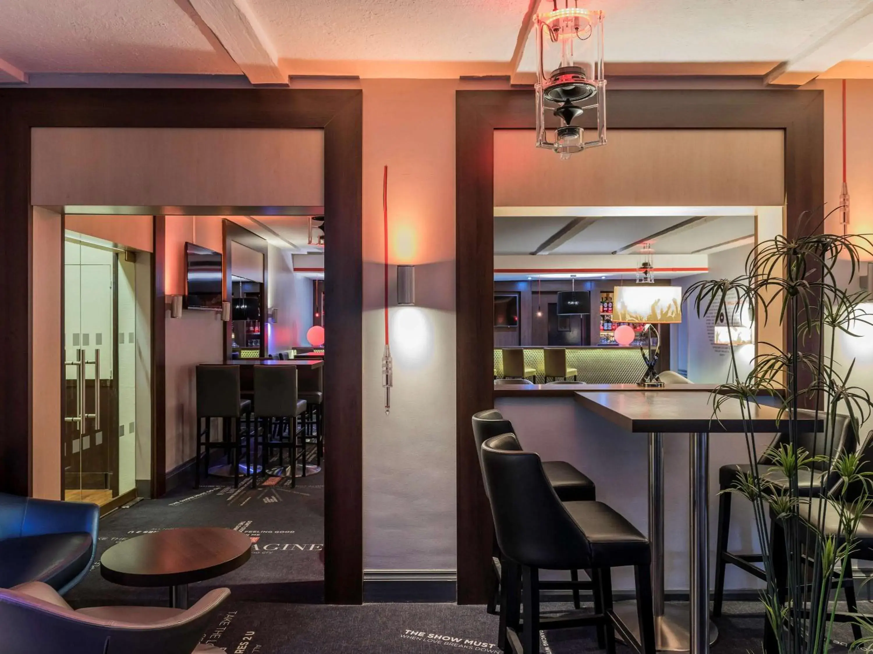 Lounge or bar, Lounge/Bar in Mercure Paris Velizy