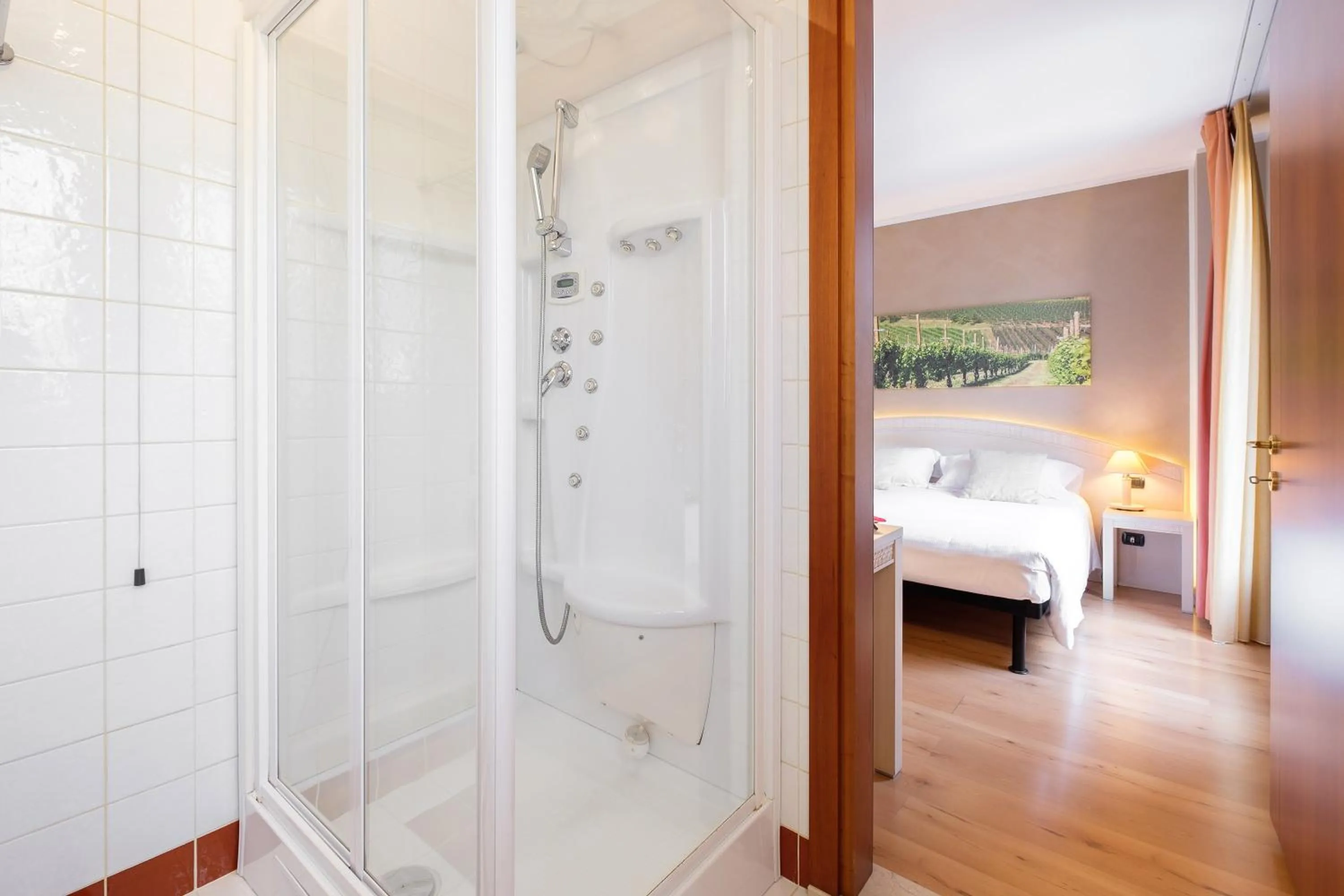 Toilet, Bed in Wine Hotel San Giacomo Activity & Wellness