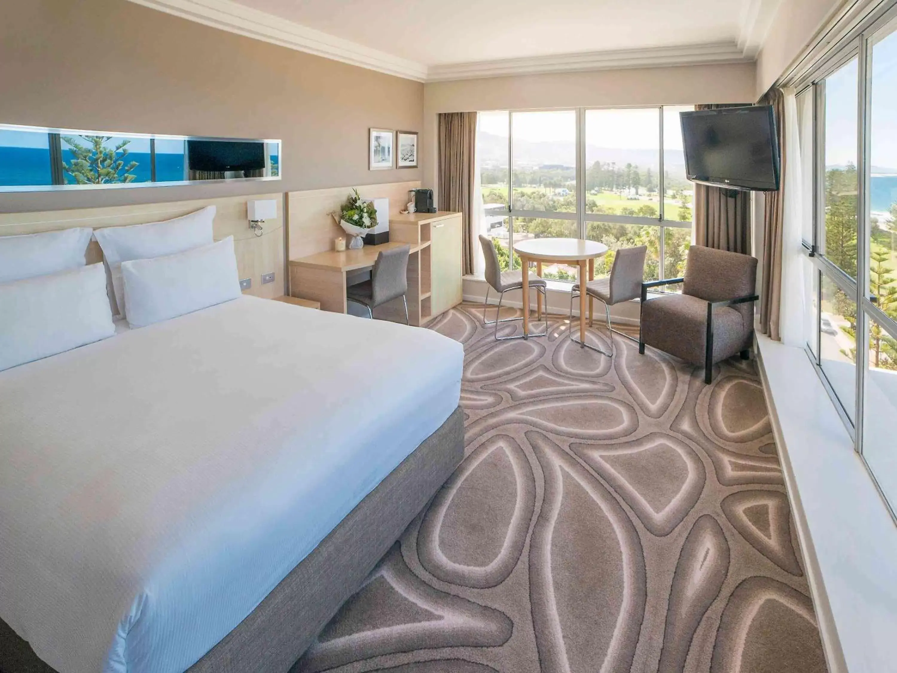 Photo of the whole room in Novotel Wollongong Northbeach