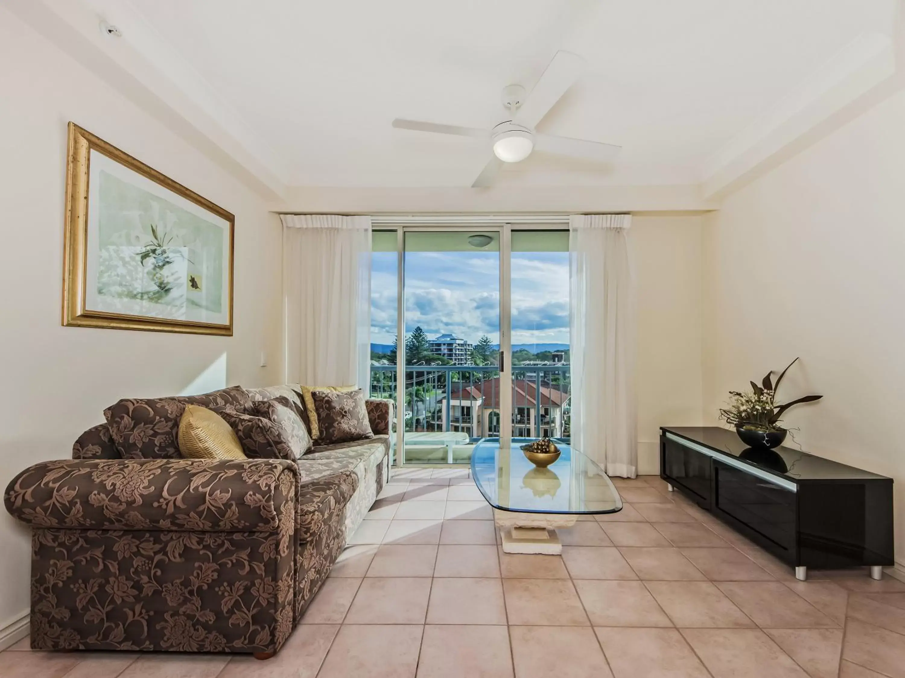 Living room, Mountain View in Oceana On Broadbeach