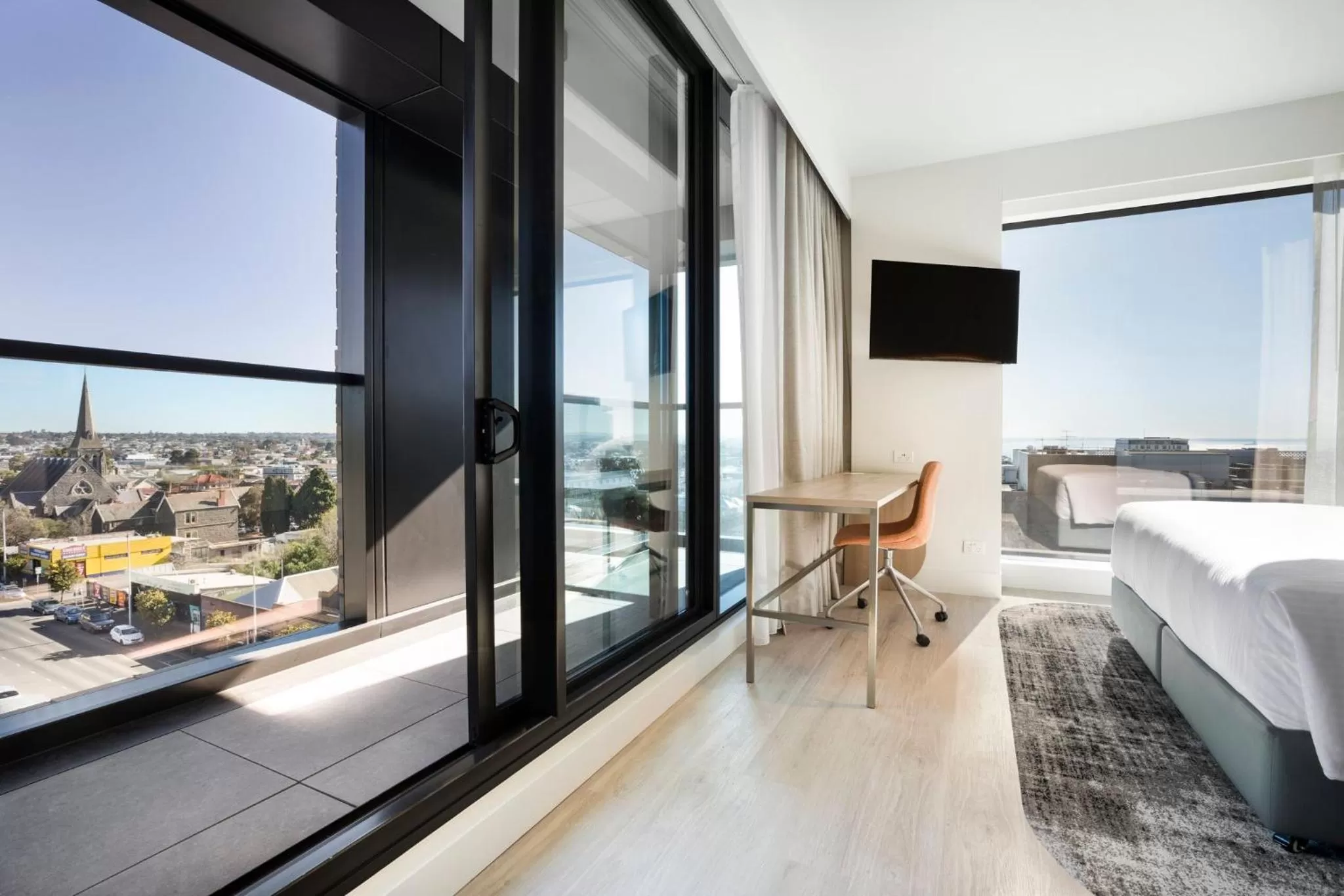 Photo of the whole room, Bed in Holiday Inn & Suites Geelong by IHG