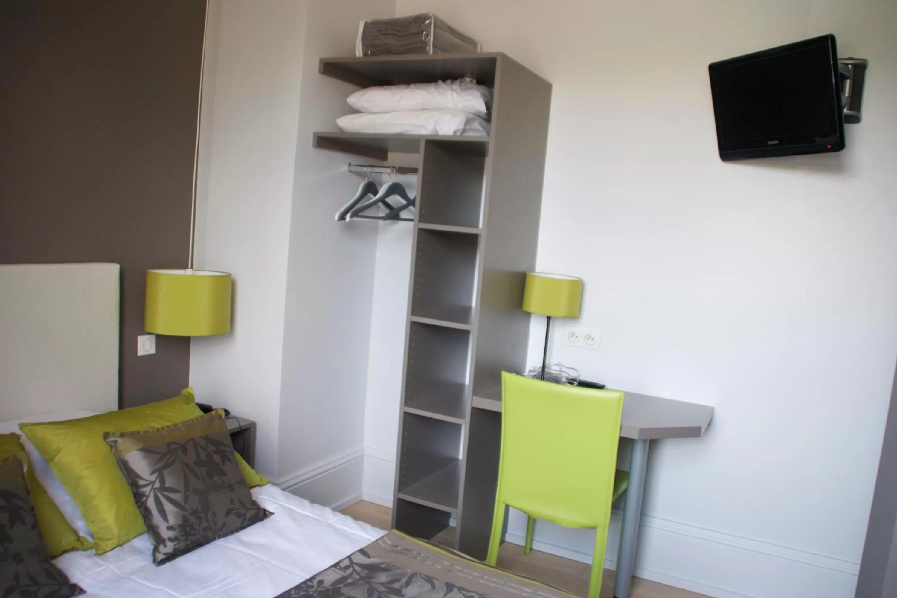 Photo of the whole room, Bed in Hotel Restaurant Les Capucins