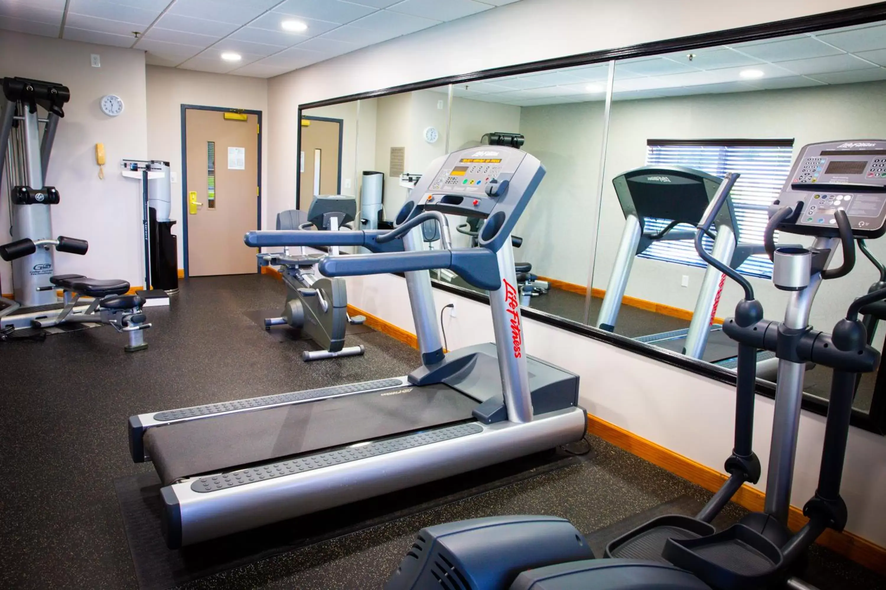 Fitness centre/facilities, Fitness Center/Facilities in Country Inn & Suites by Radisson, Burlington (Elon), NC