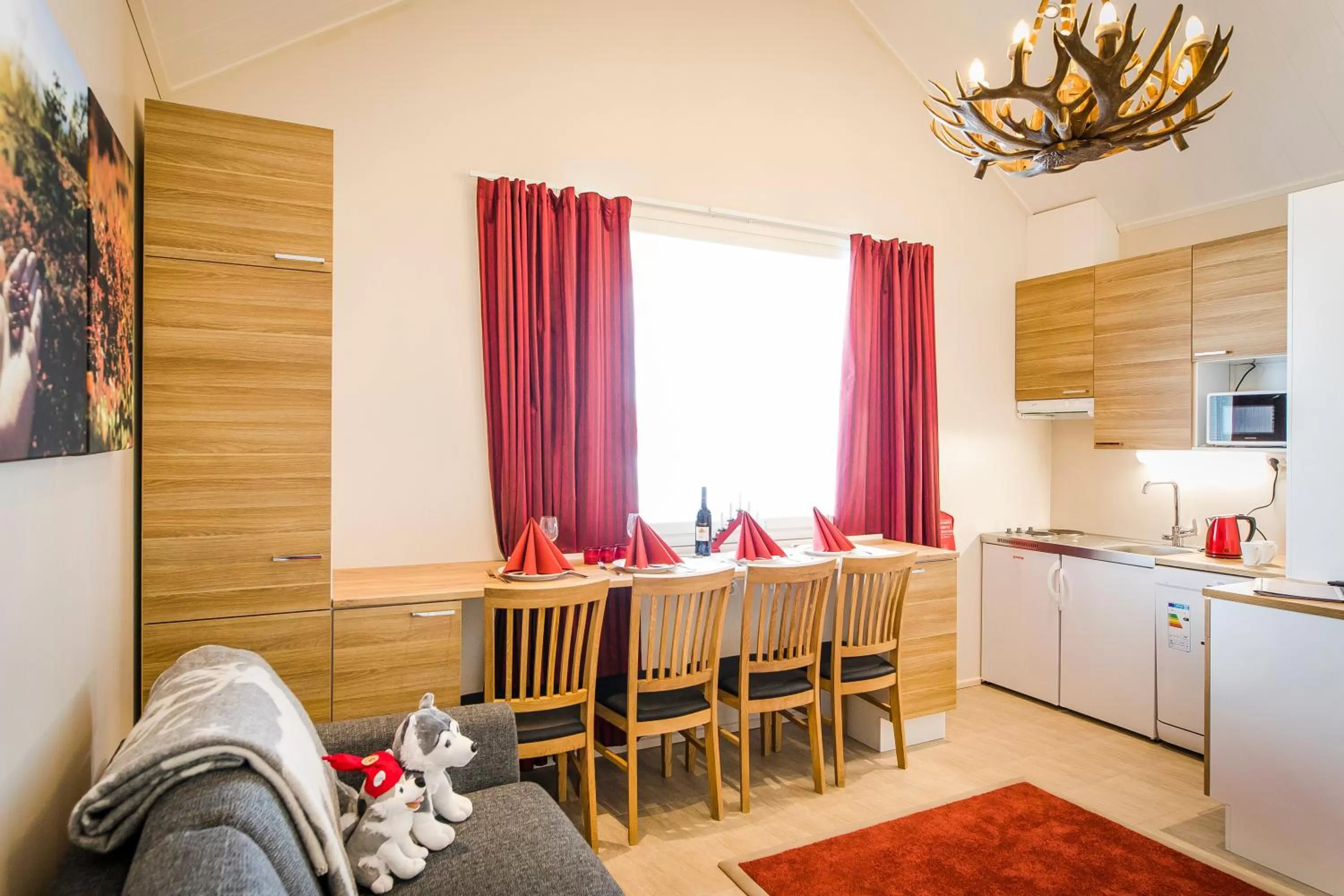 Photo of the whole room in Santa Claus Holiday Village