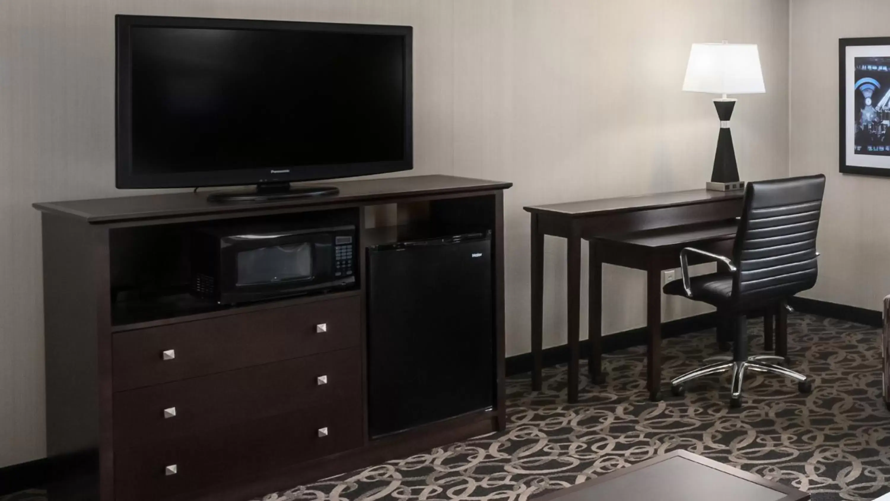 TV/Entertainment Center in Best Western Ramkota Hotel Aberdeen