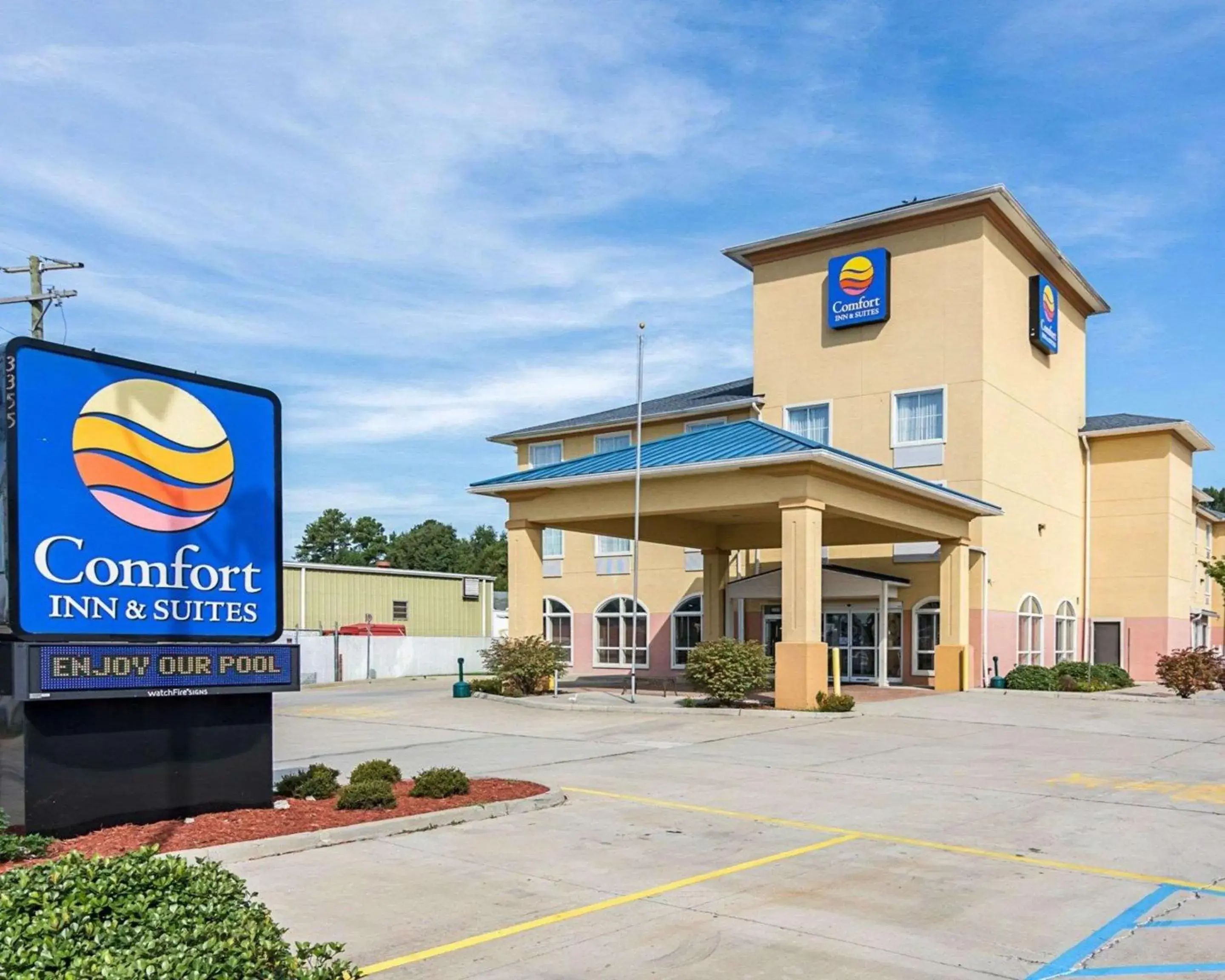 Property building, Property Logo/Sign in Comfort Inn & Suites Chesapeake - Portsmouth