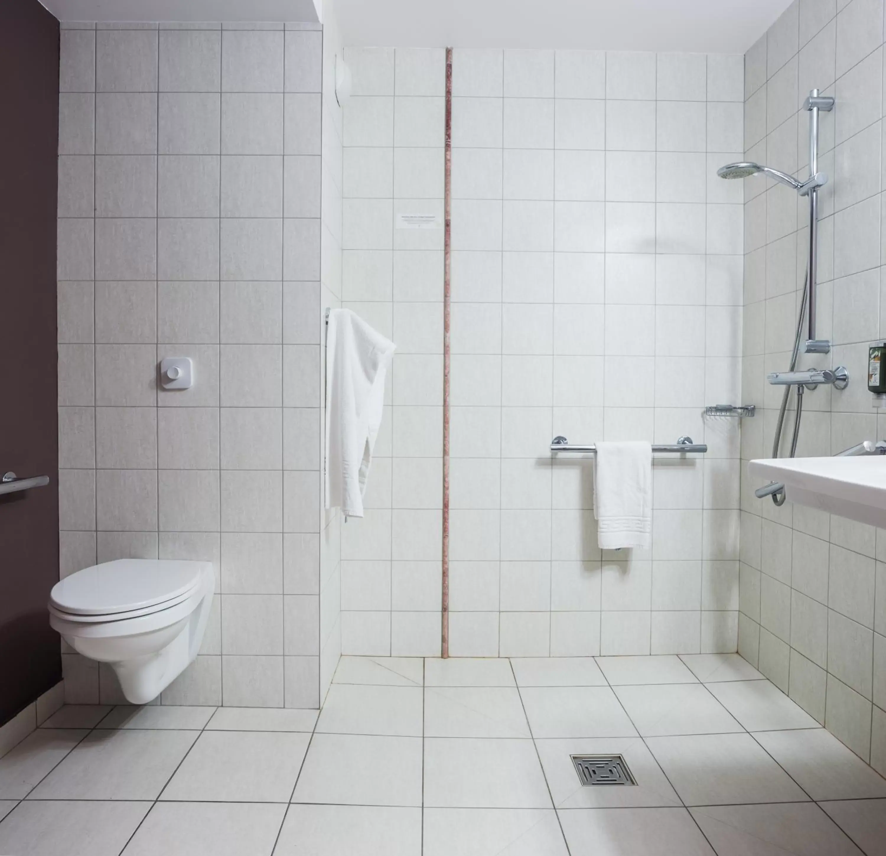 Shower, Bathroom in Logis Hostellerie D'Aussois